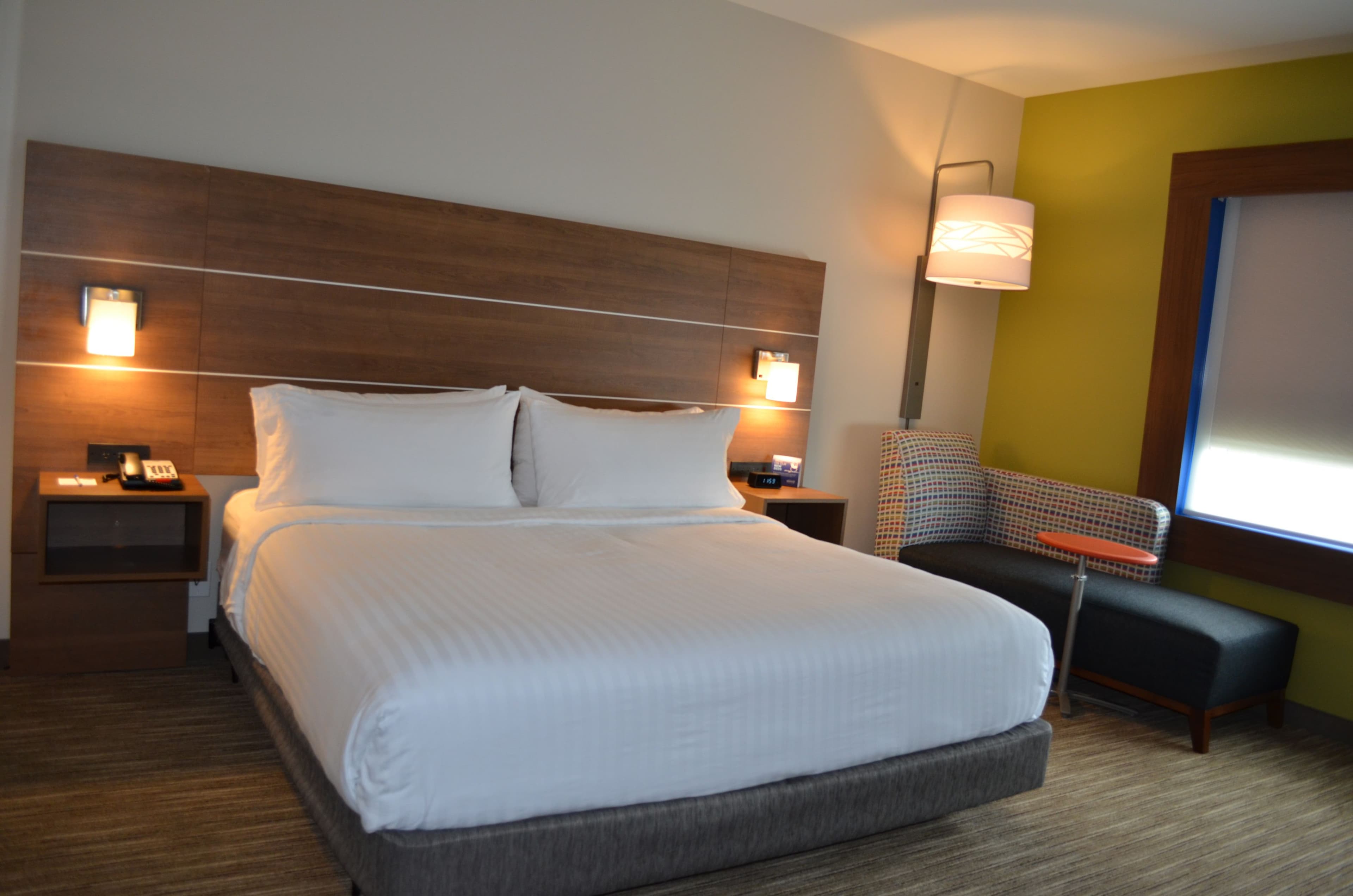 Holiday Inn Express & Suites Charlotte NE - University Area - Image 3