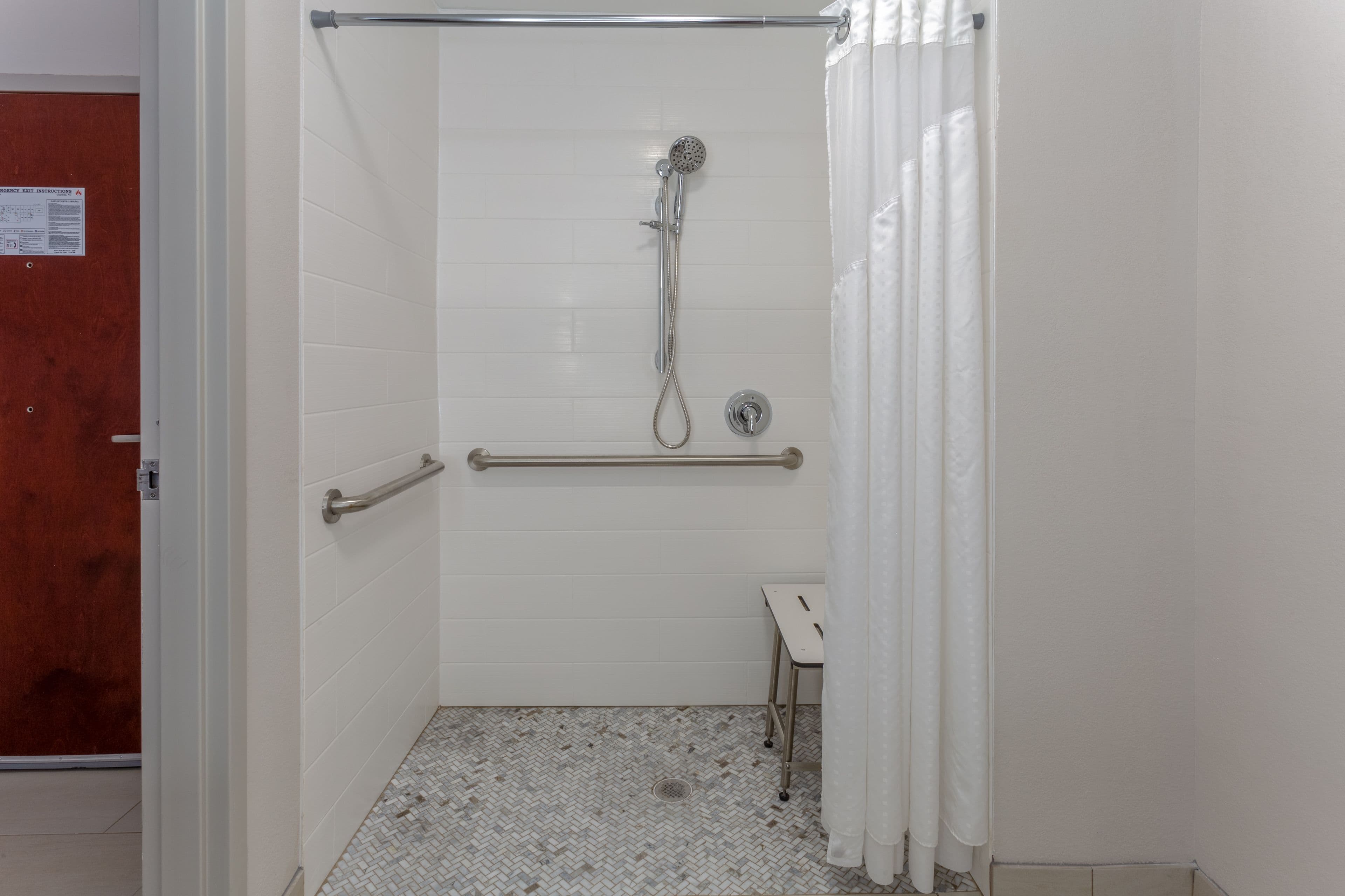 Holiday Inn Express & Suites Charlotte- Arrowood — 16
