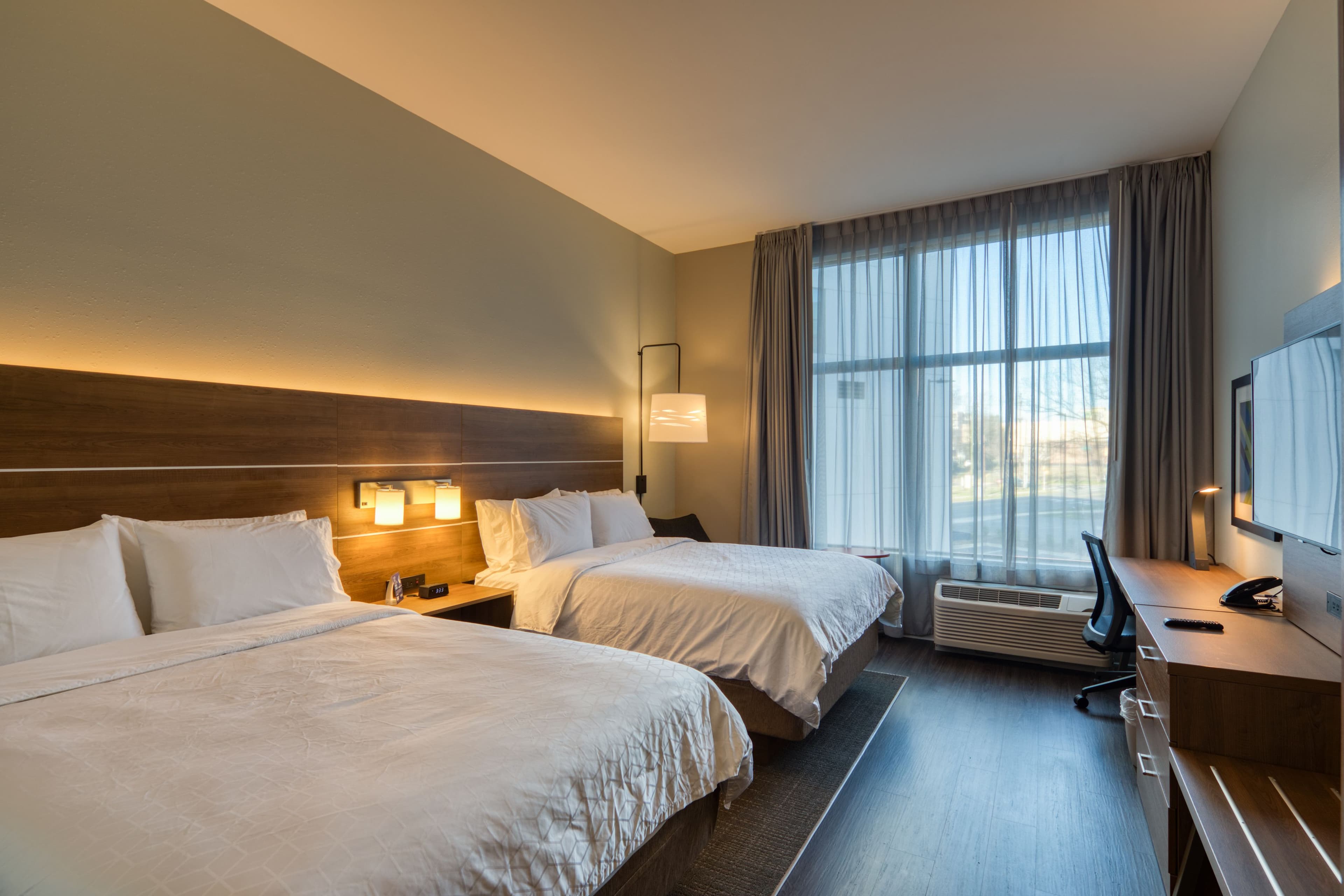 Holiday Inn Express & Suites Charlotte - South End — 10