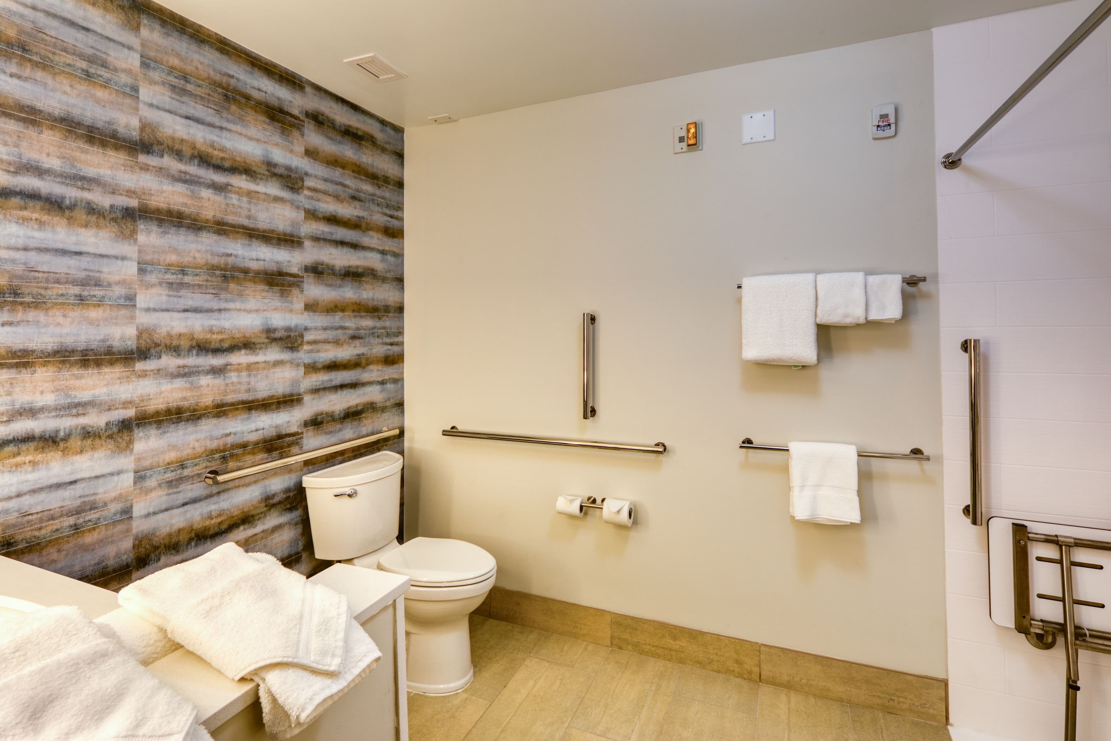 Holiday Inn Express & Suites Charlotte - South End — 13