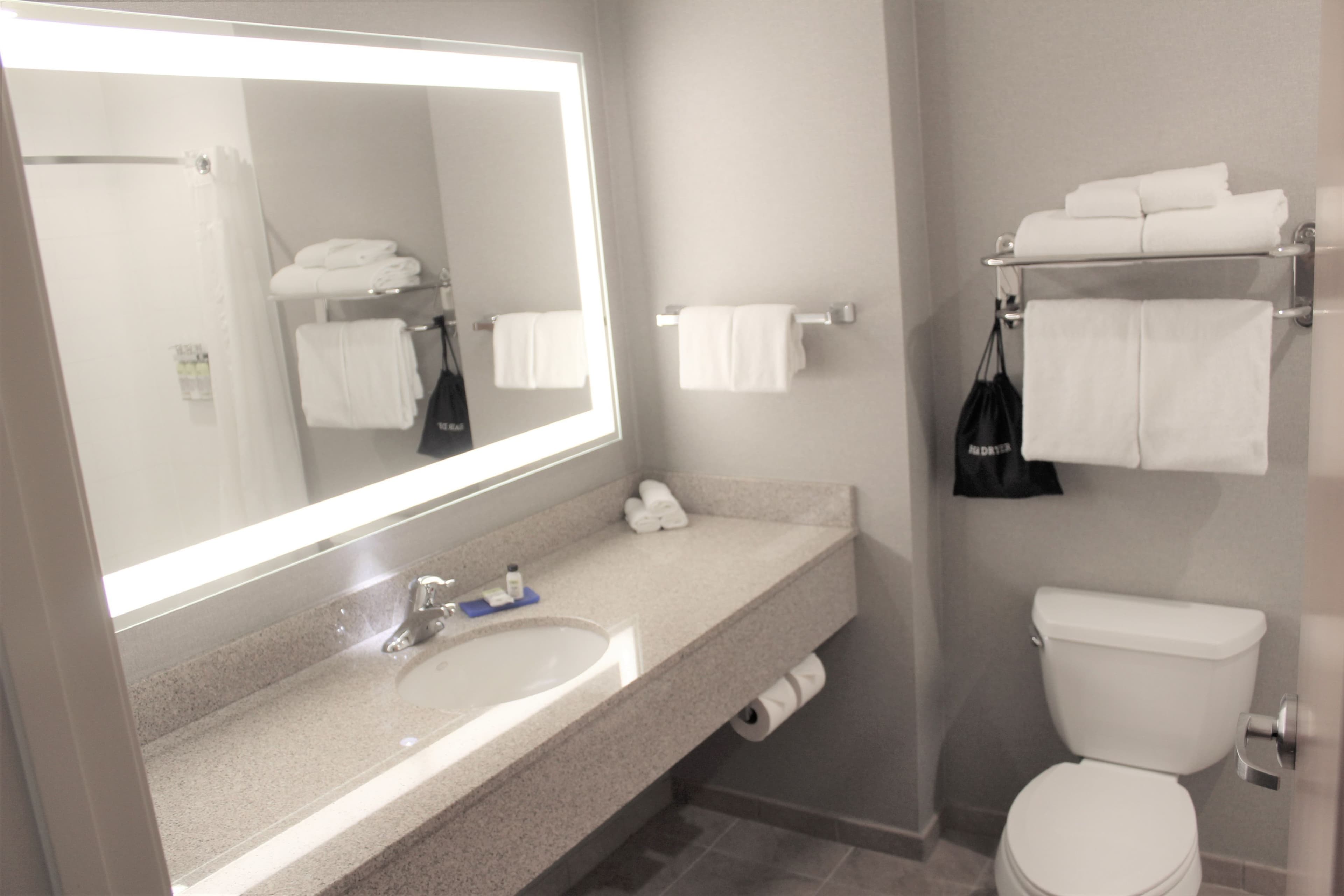 Holiday Inn Express & Suites Cheney — 6