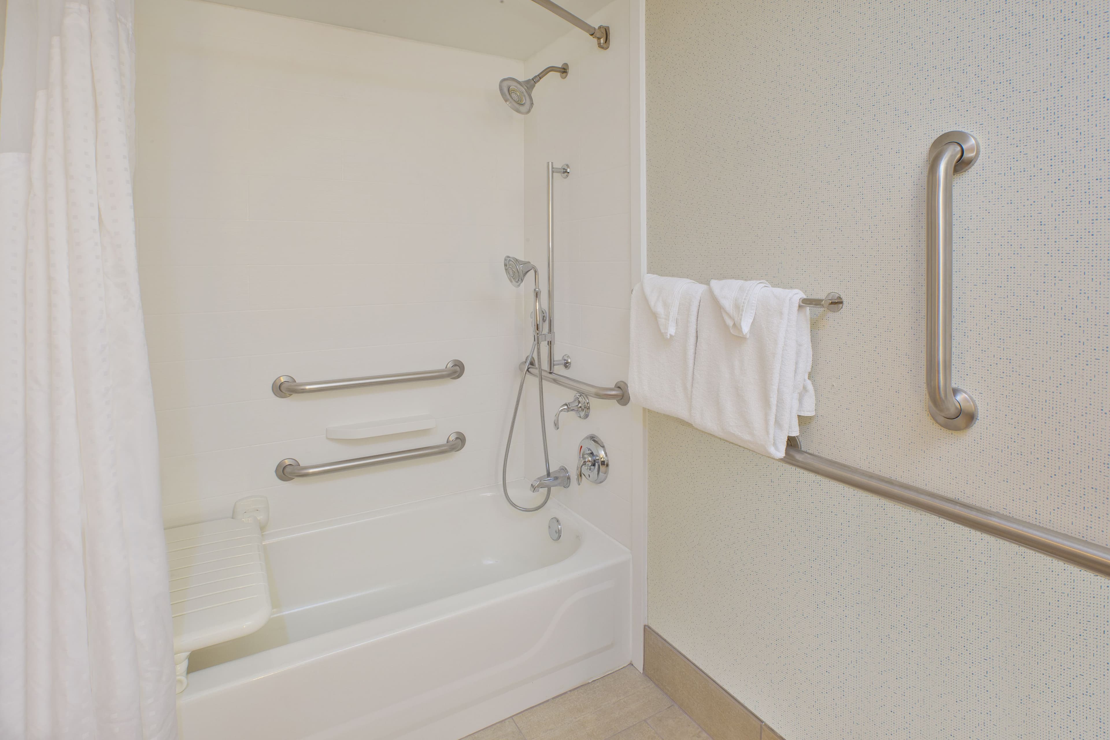 Holiday Inn Express & Suites Chicago-Midway Airport — 10