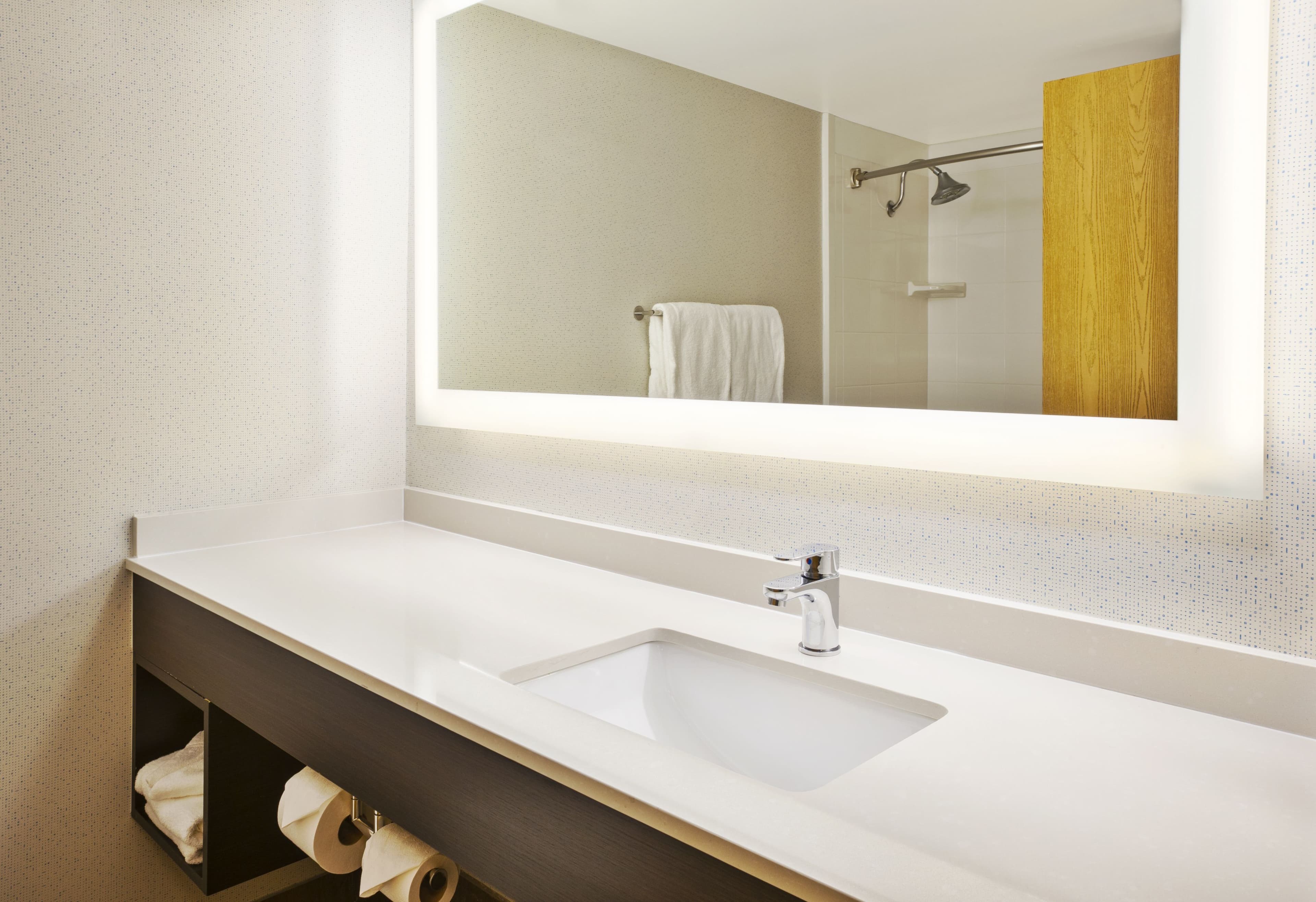 Holiday Inn Express & Suites Chicago-Midway Airport — 5