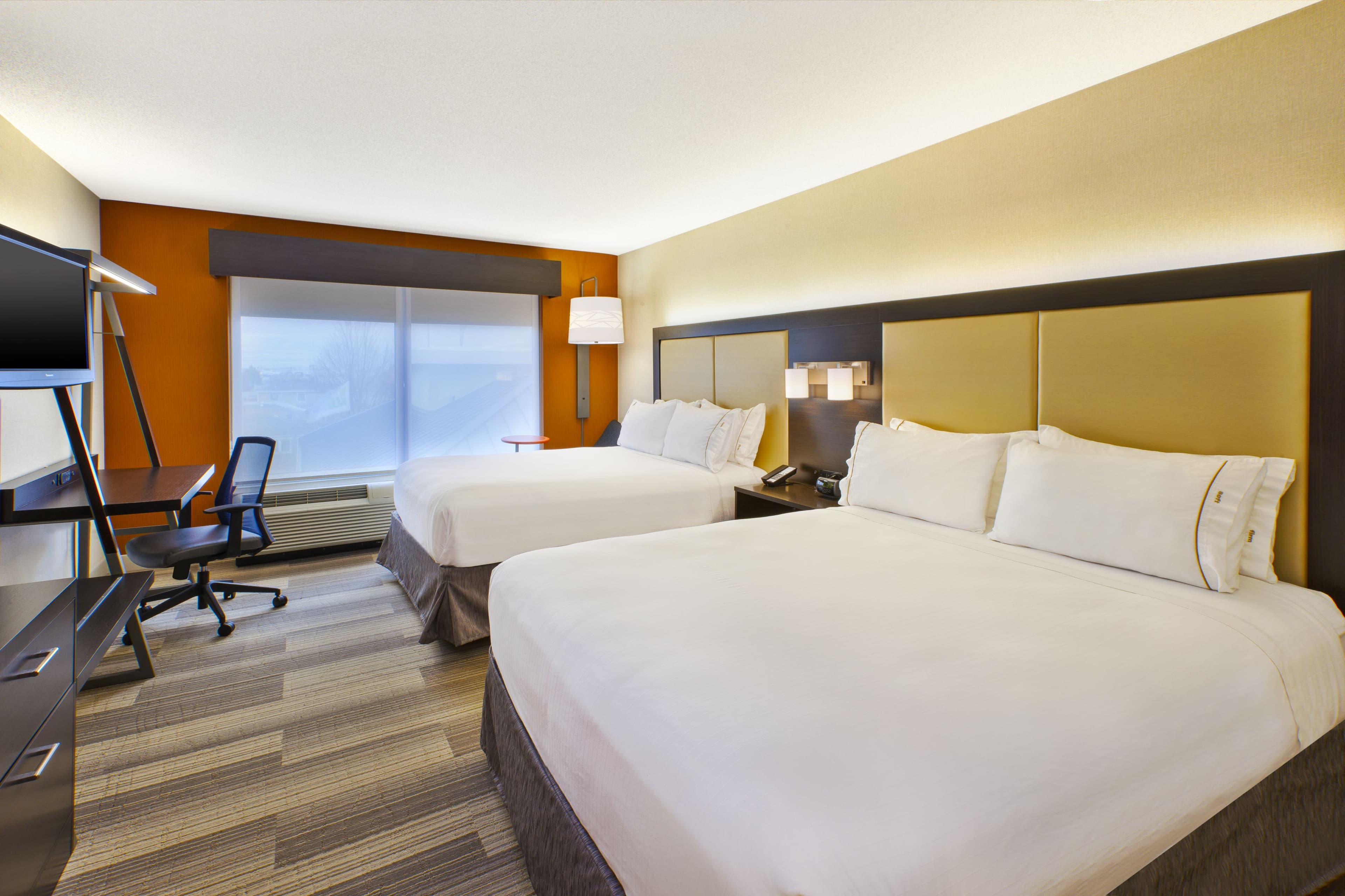 Holiday Inn Express & Suites Chicago-Midway Airport — 16
