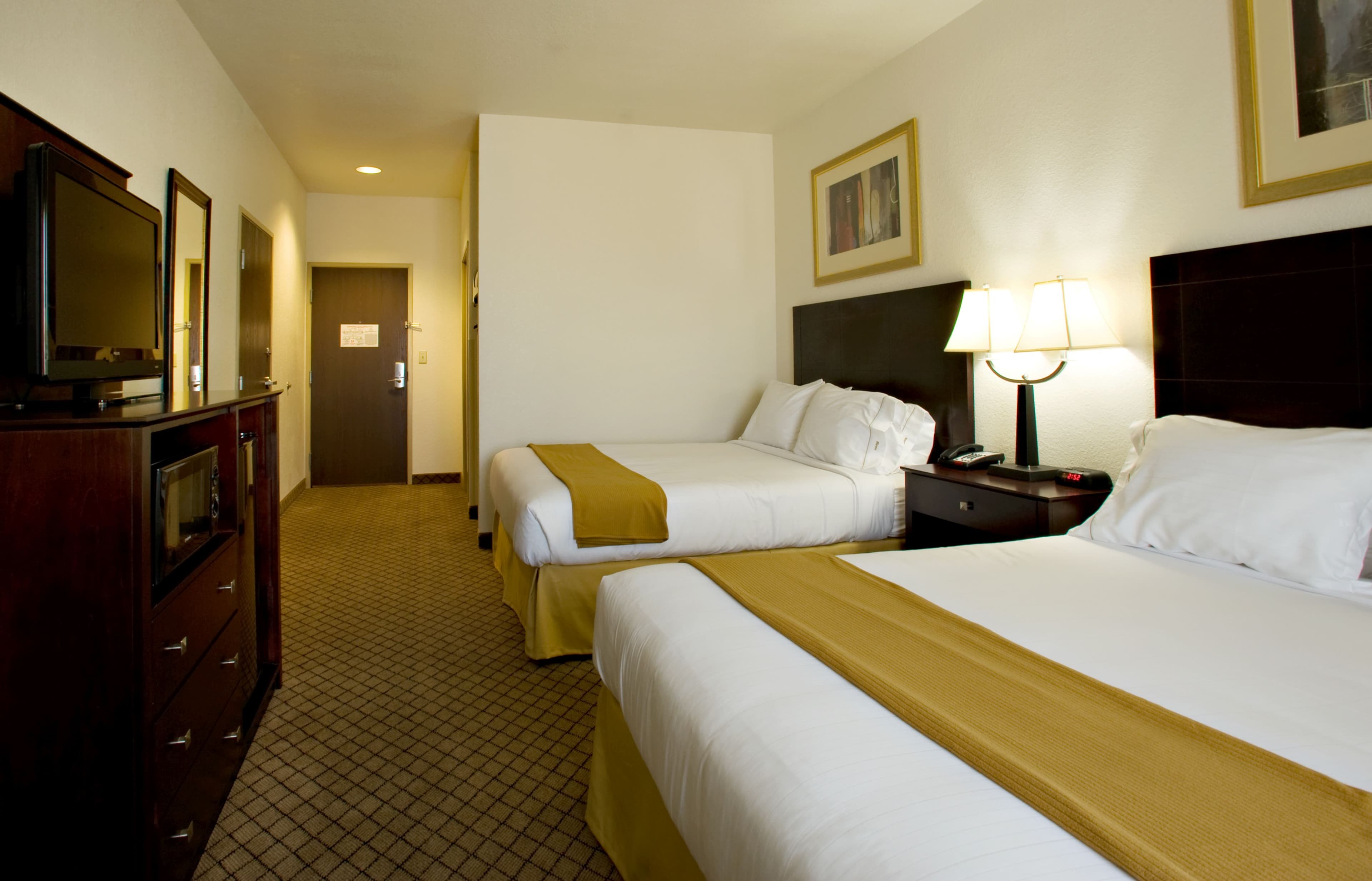 Holiday Inn Express & Suites Childress — 6