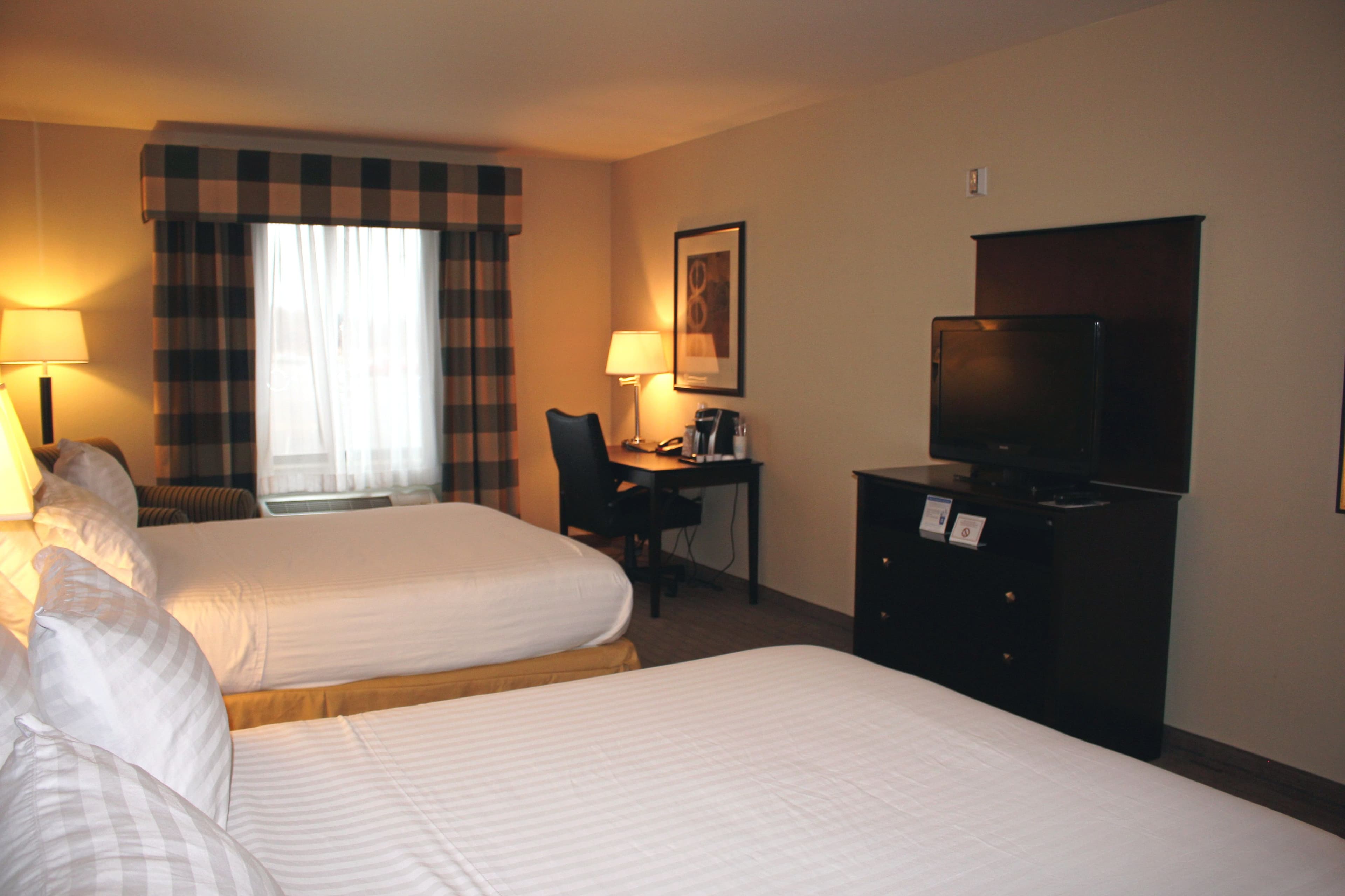 Holiday Inn Express & Suites Syracuse North - Airport Area — 13