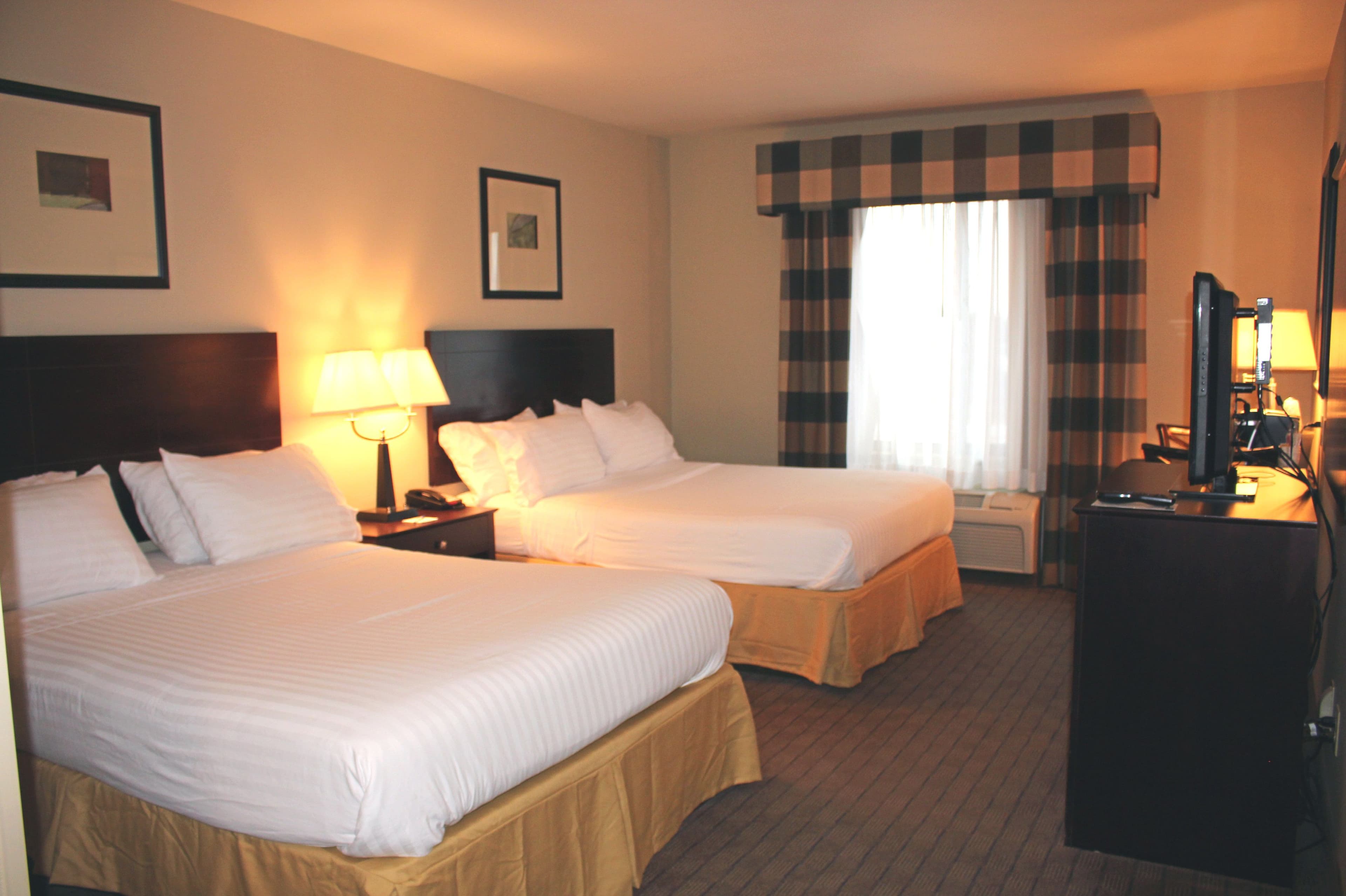 Holiday Inn Express & Suites Syracuse North - Airport Area — 17