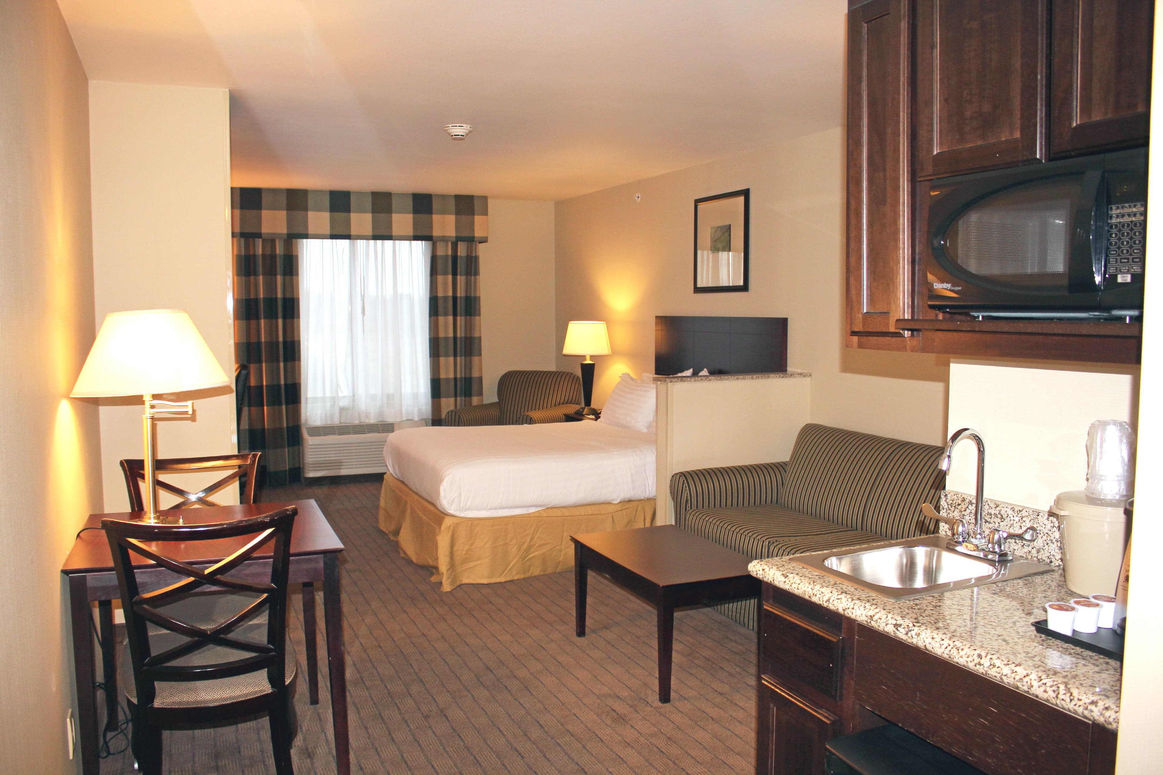 Holiday Inn Express & Suites Syracuse North - Airport Area — 23