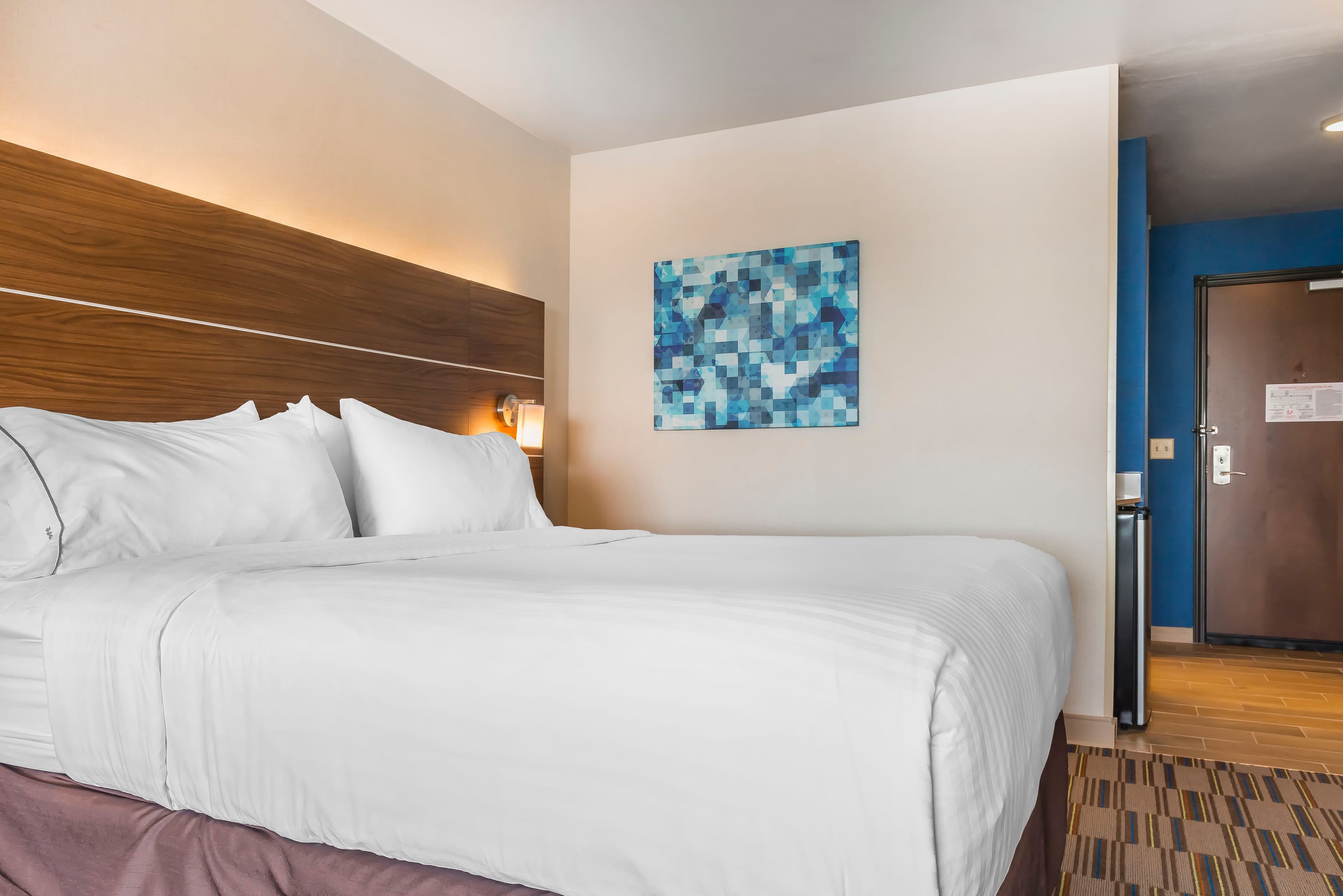 Holiday Inn Express & Suites Clarion — 8