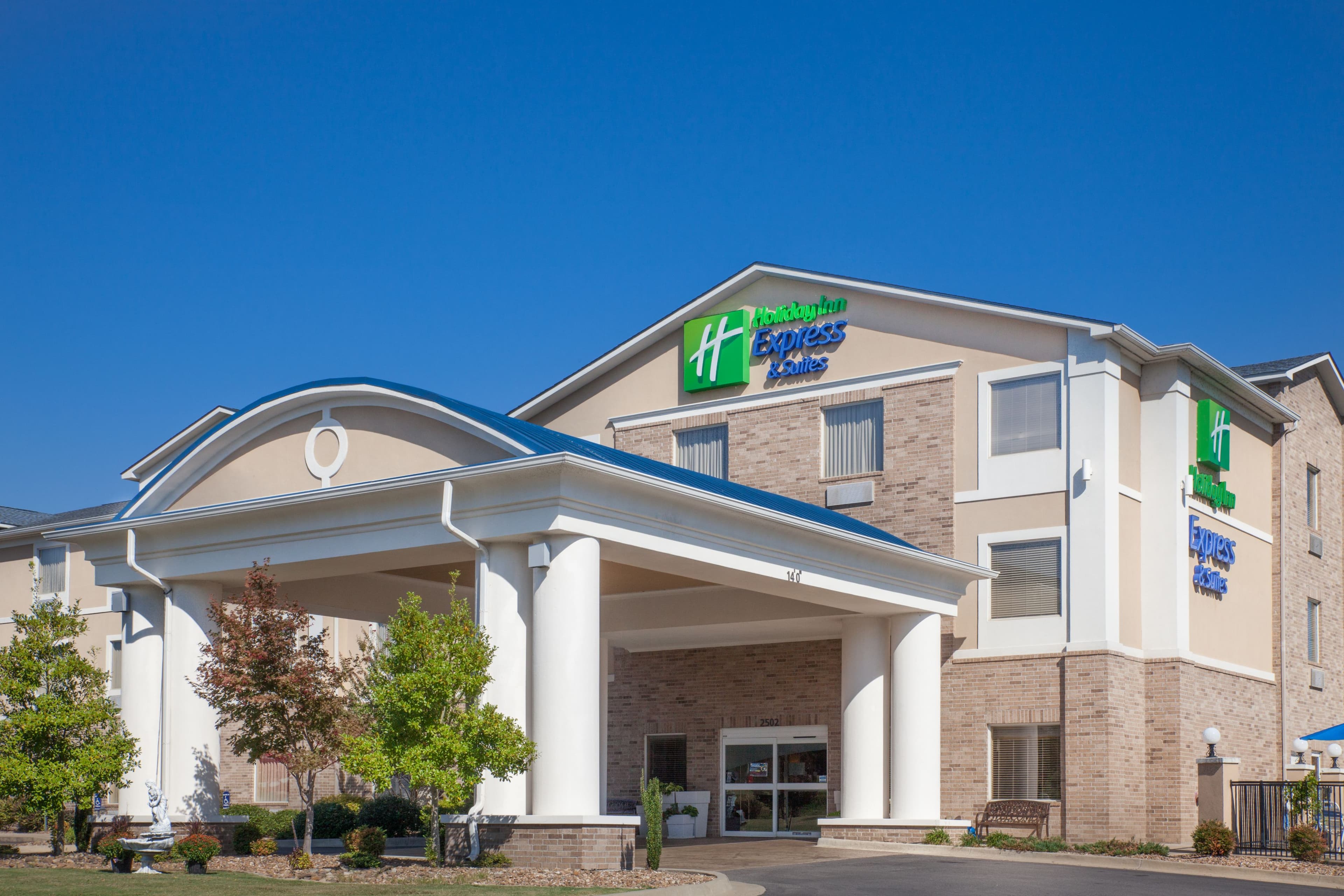 Holiday Inn Express & Suites Clarksville - Image 1