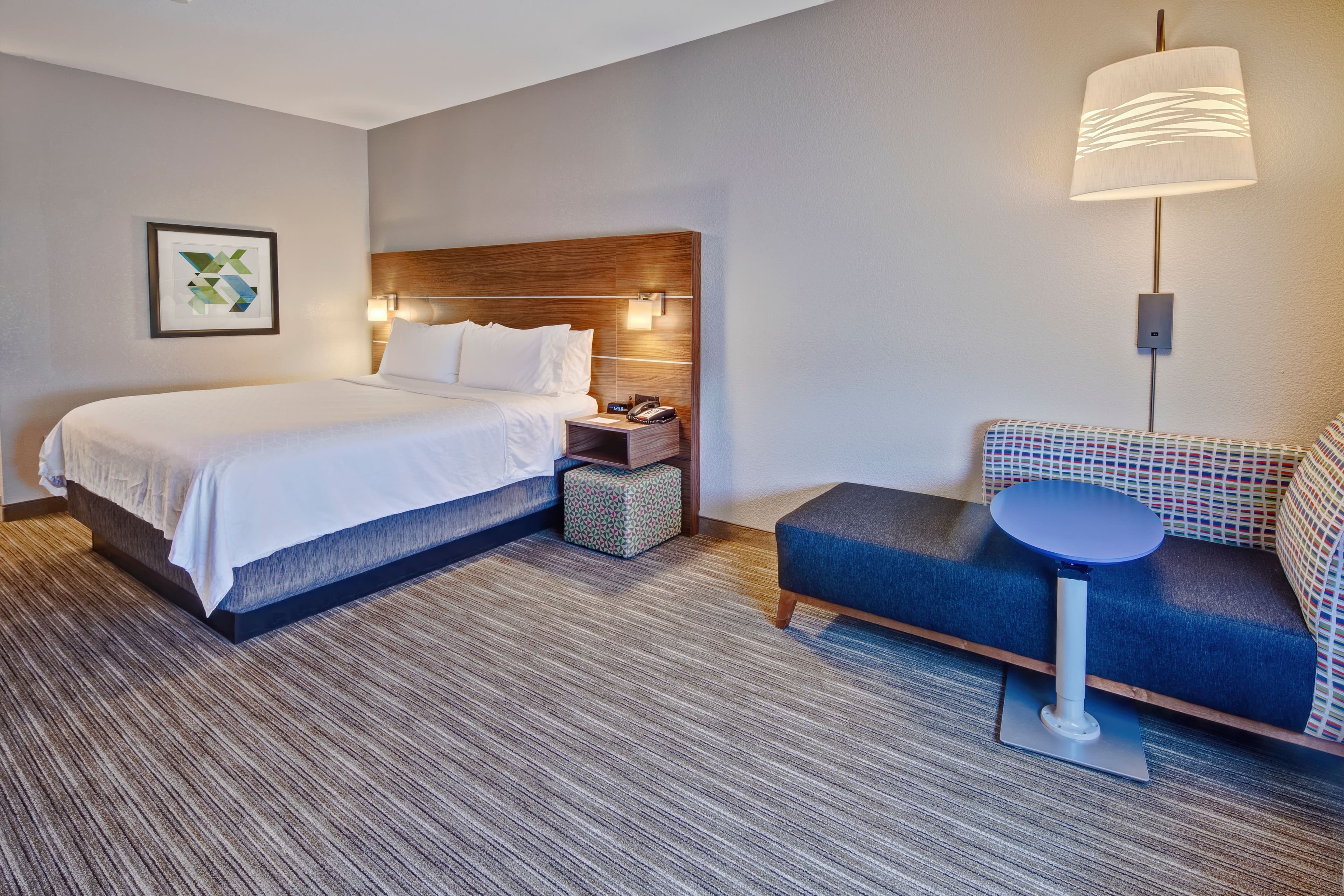 Holiday Inn Express & Suites Clarksville - Image 4
