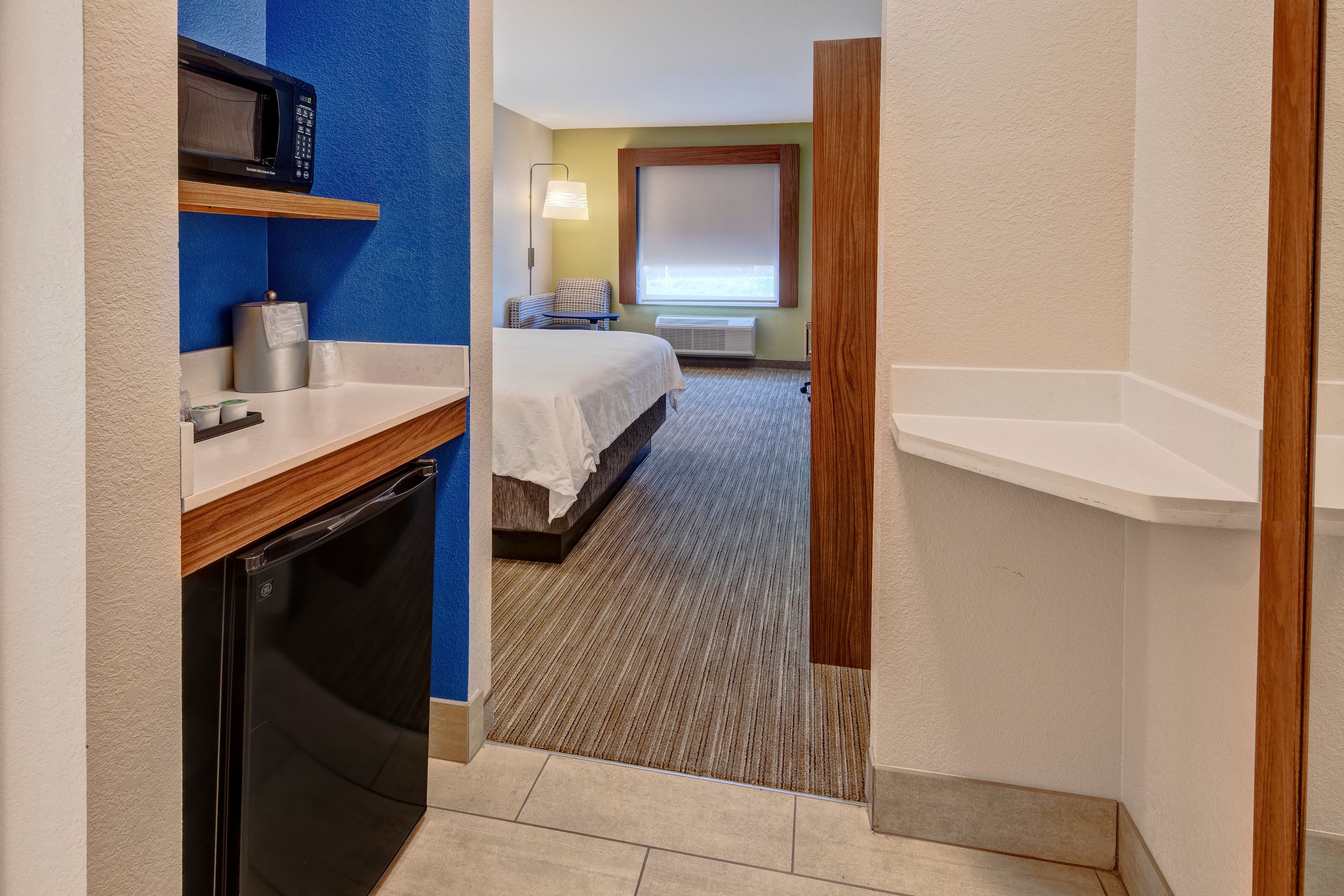 Holiday Inn Express & Suites Clarksville - Image 5