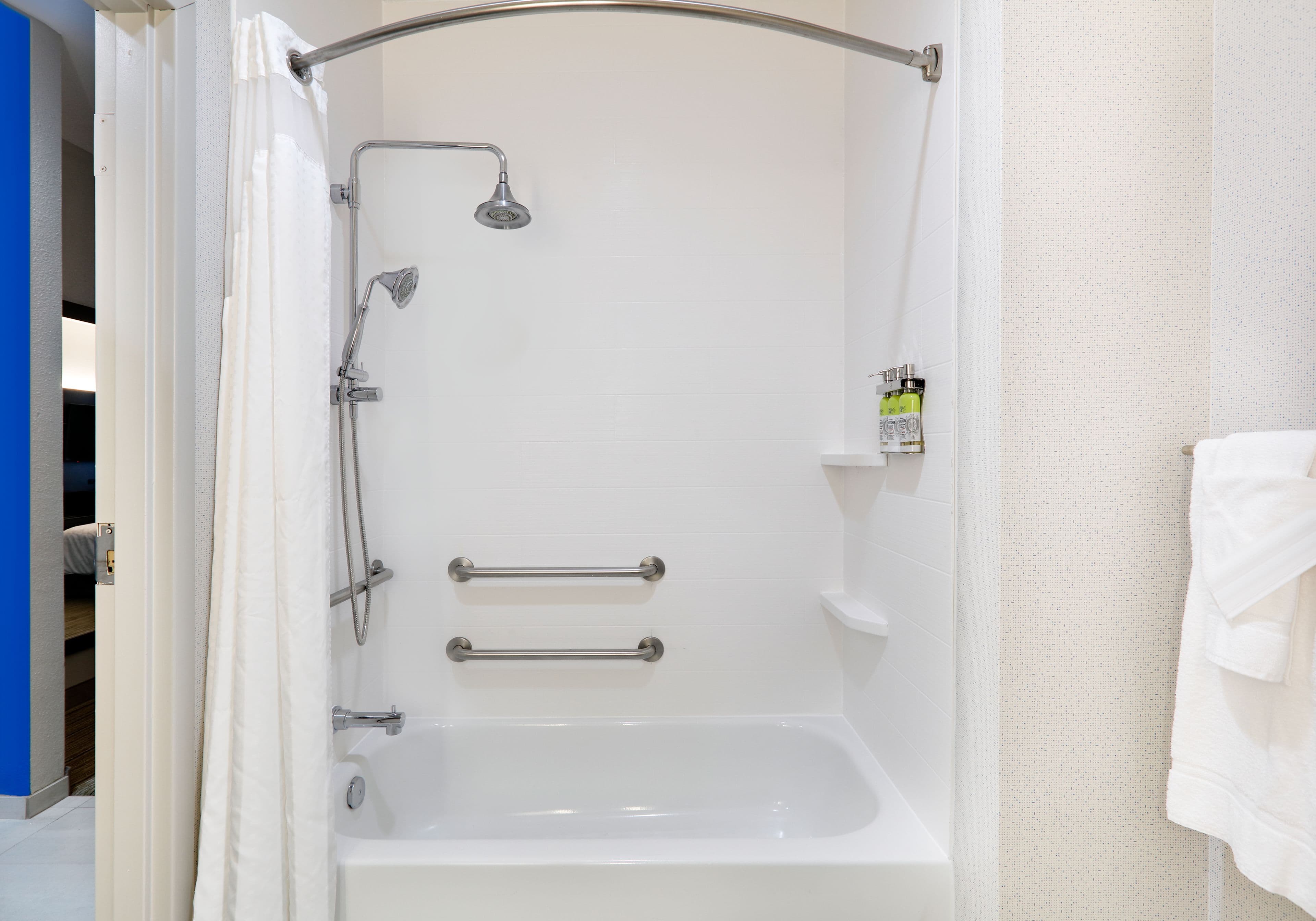 Holiday Inn Express & Suites Cleburne — 10