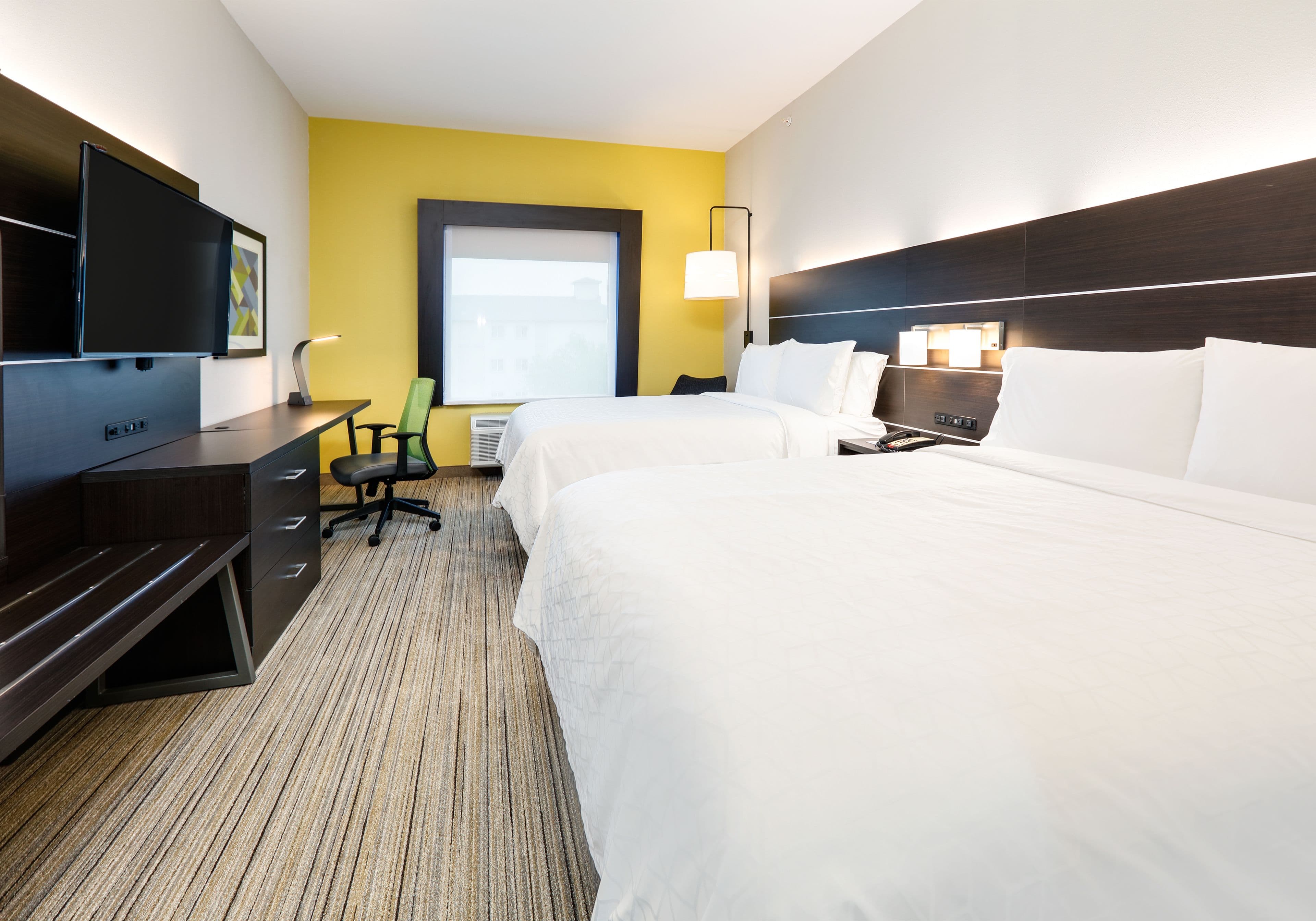 Holiday Inn Express & Suites Cleburne — 6