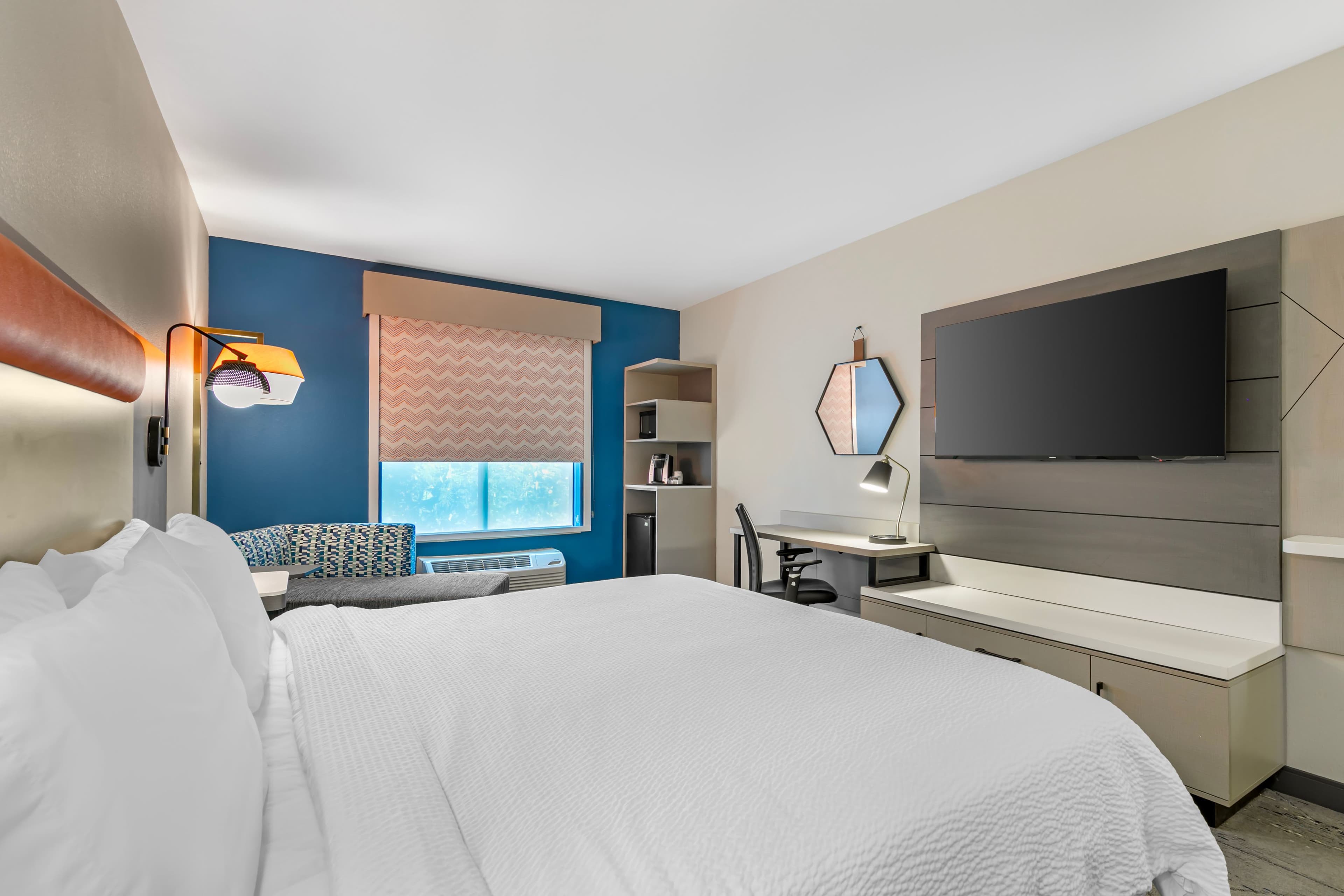 Holiday Inn Express & Suites Clemson - Univ Area — 4