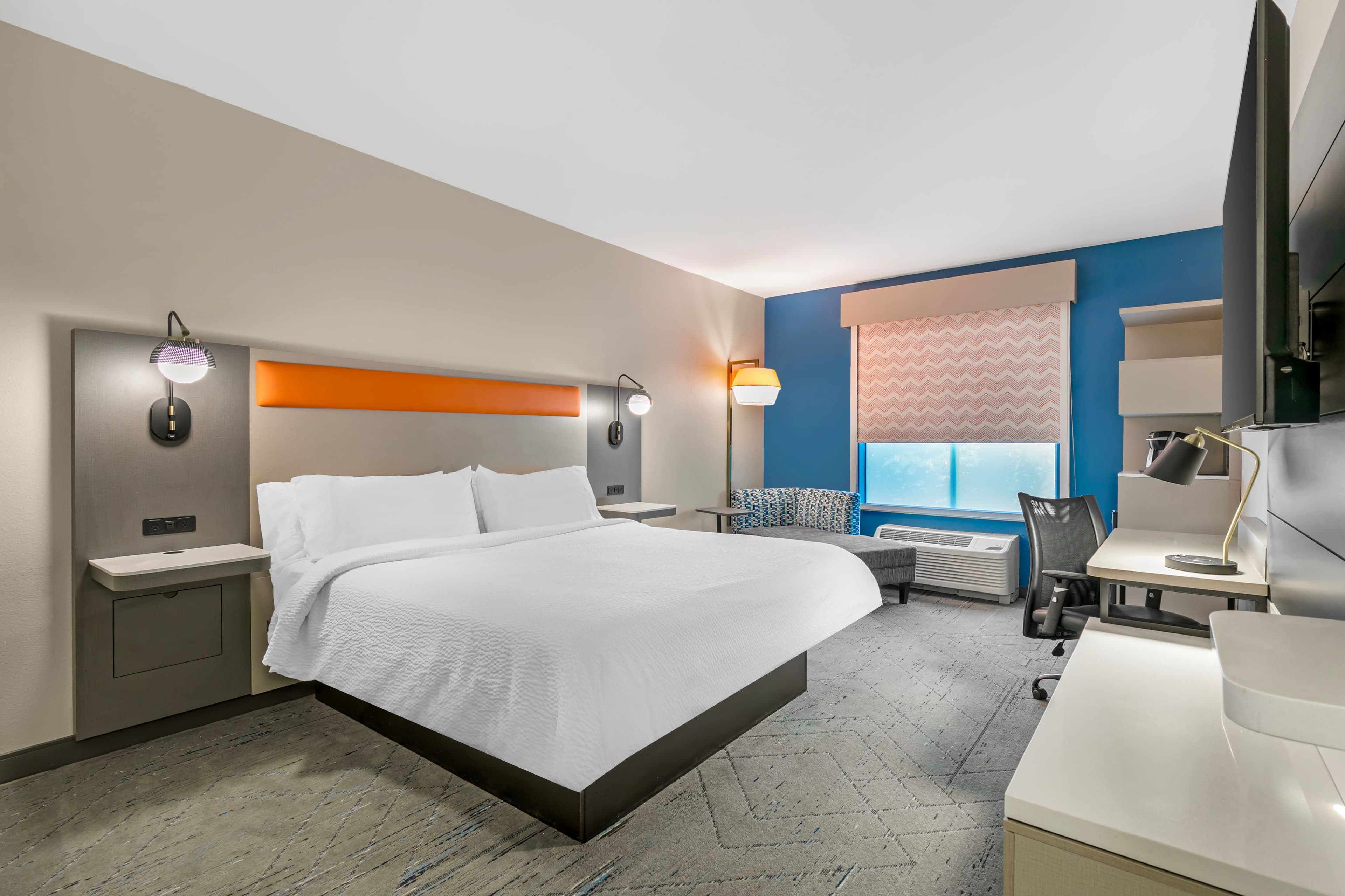 Holiday Inn Express & Suites Clemson - Univ Area — 2