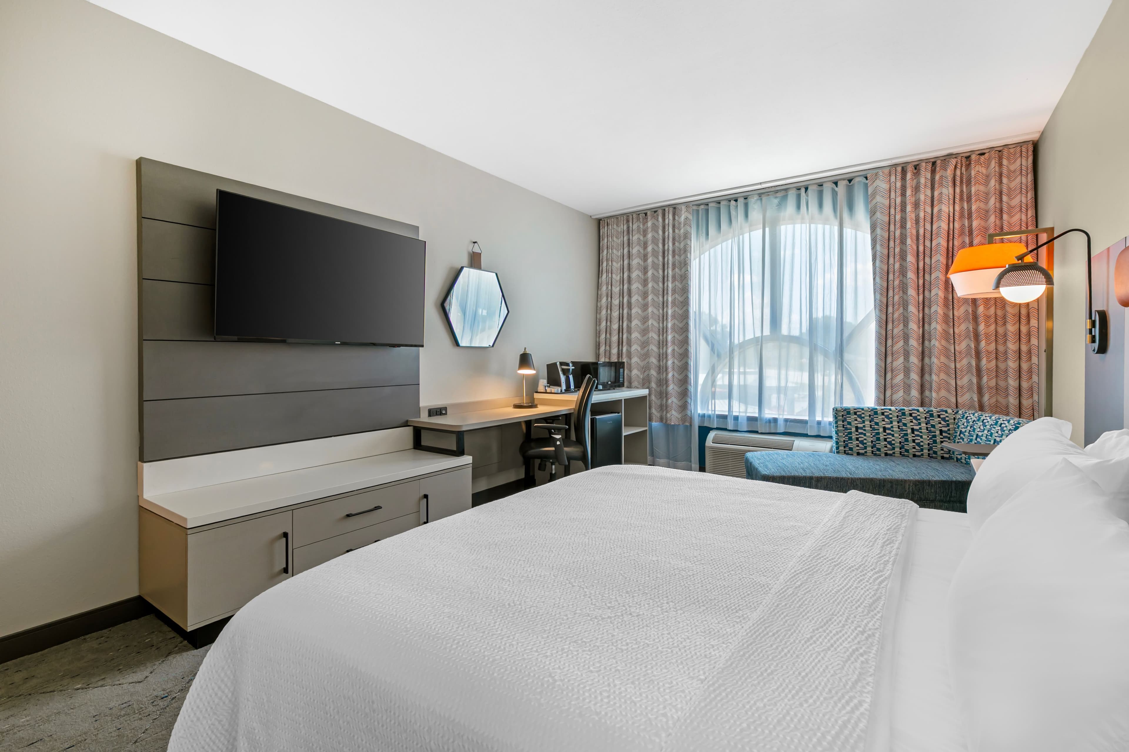 Holiday Inn Express & Suites Clemson - Univ Area — 9
