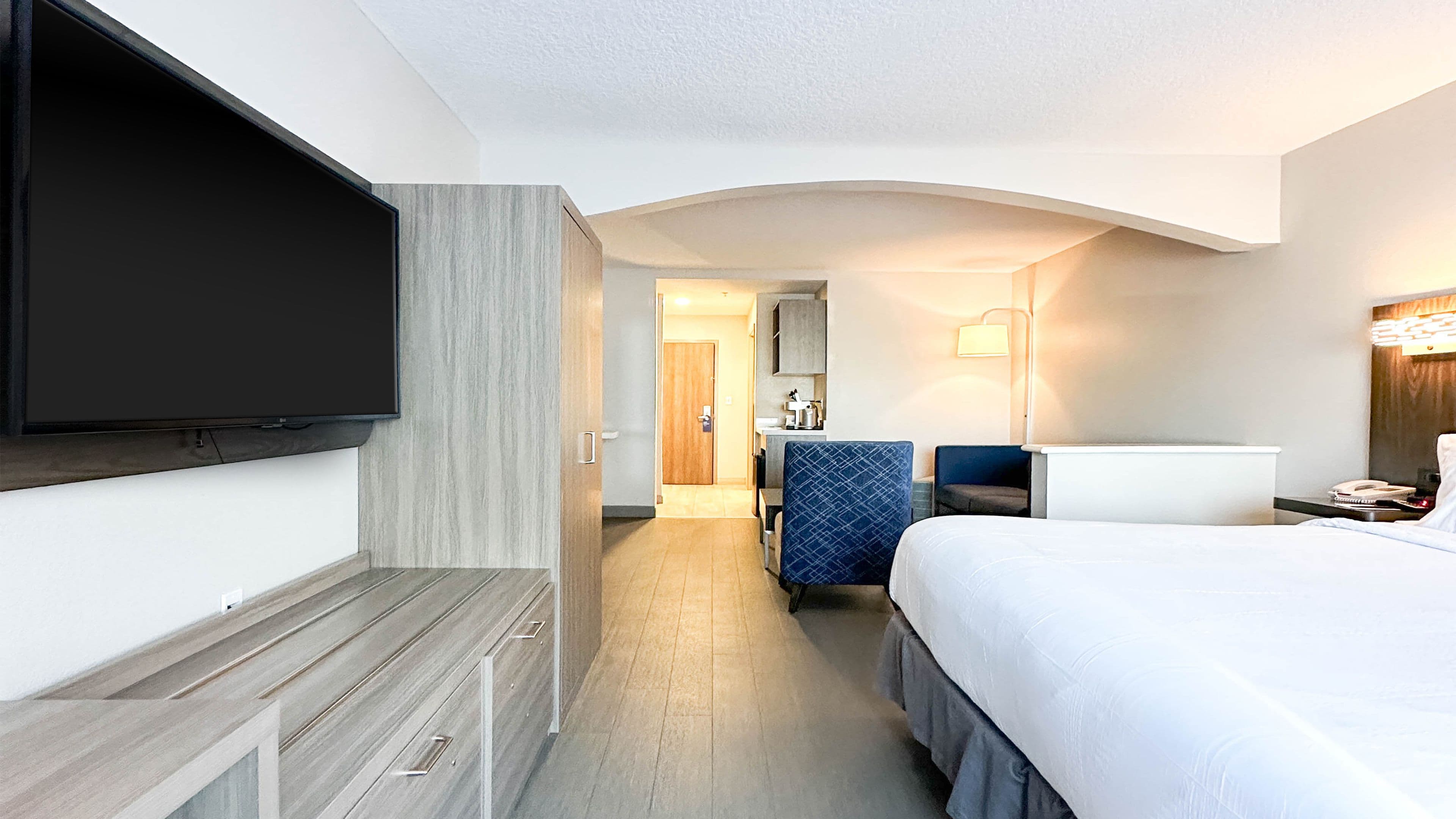 Holiday Inn Express & Suites Clermont SE – West Orlando - Image 5
