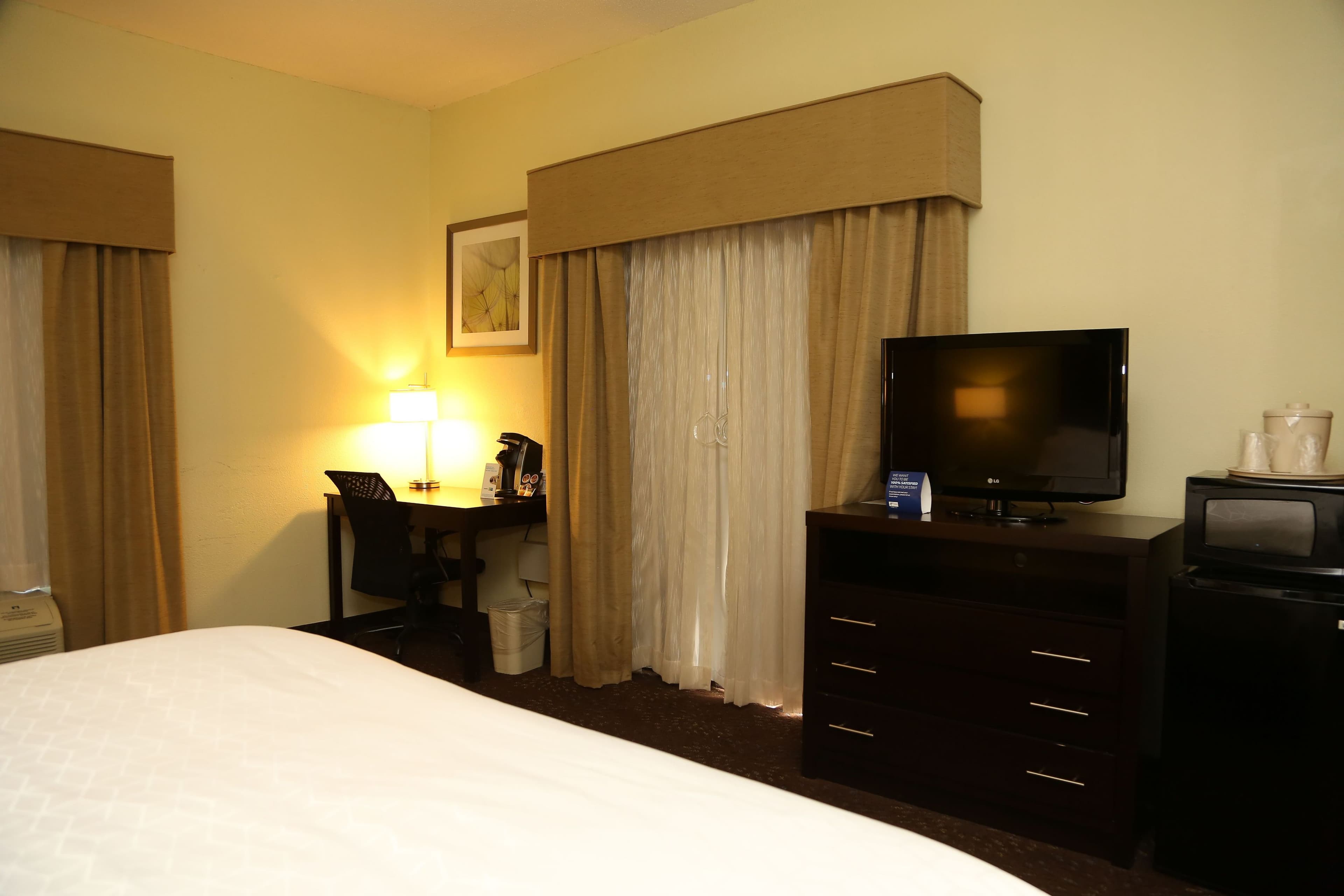 Holiday Inn Express & Suites Cleveland — 12