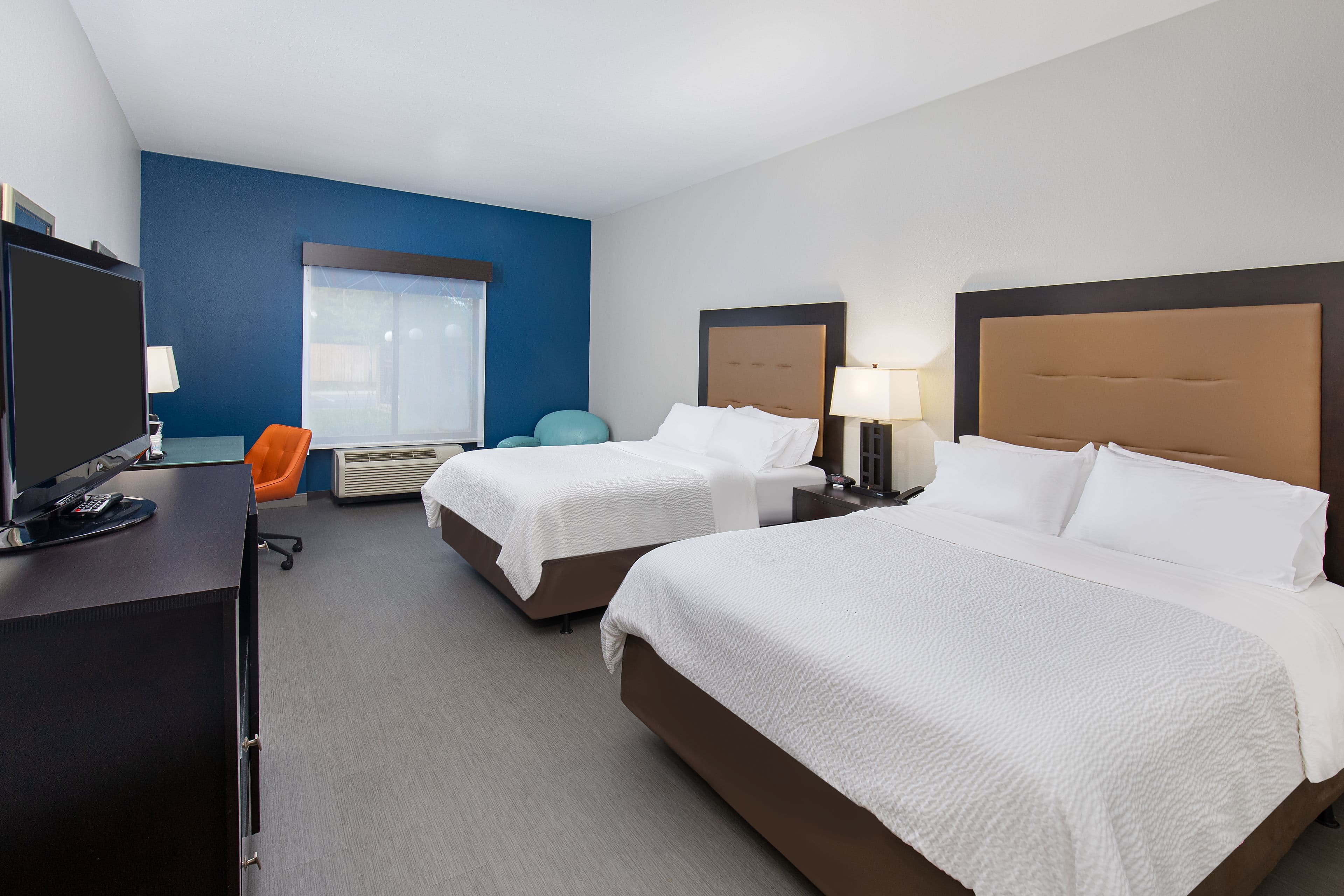 Holiday Inn Express & Suites Cleveland Northwest — 7