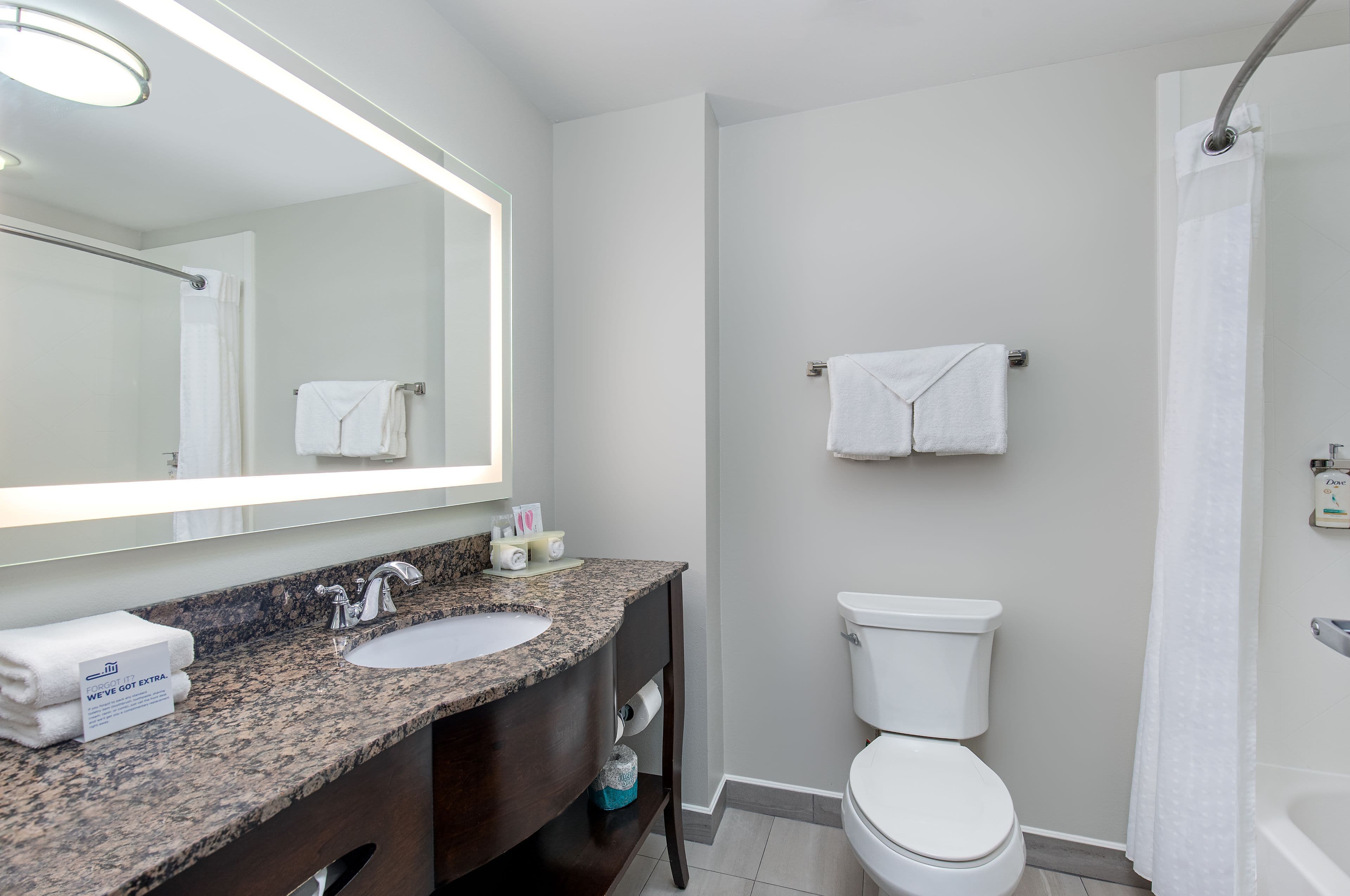 Holiday Inn Express & Suites Cleveland Northwest - Image 3