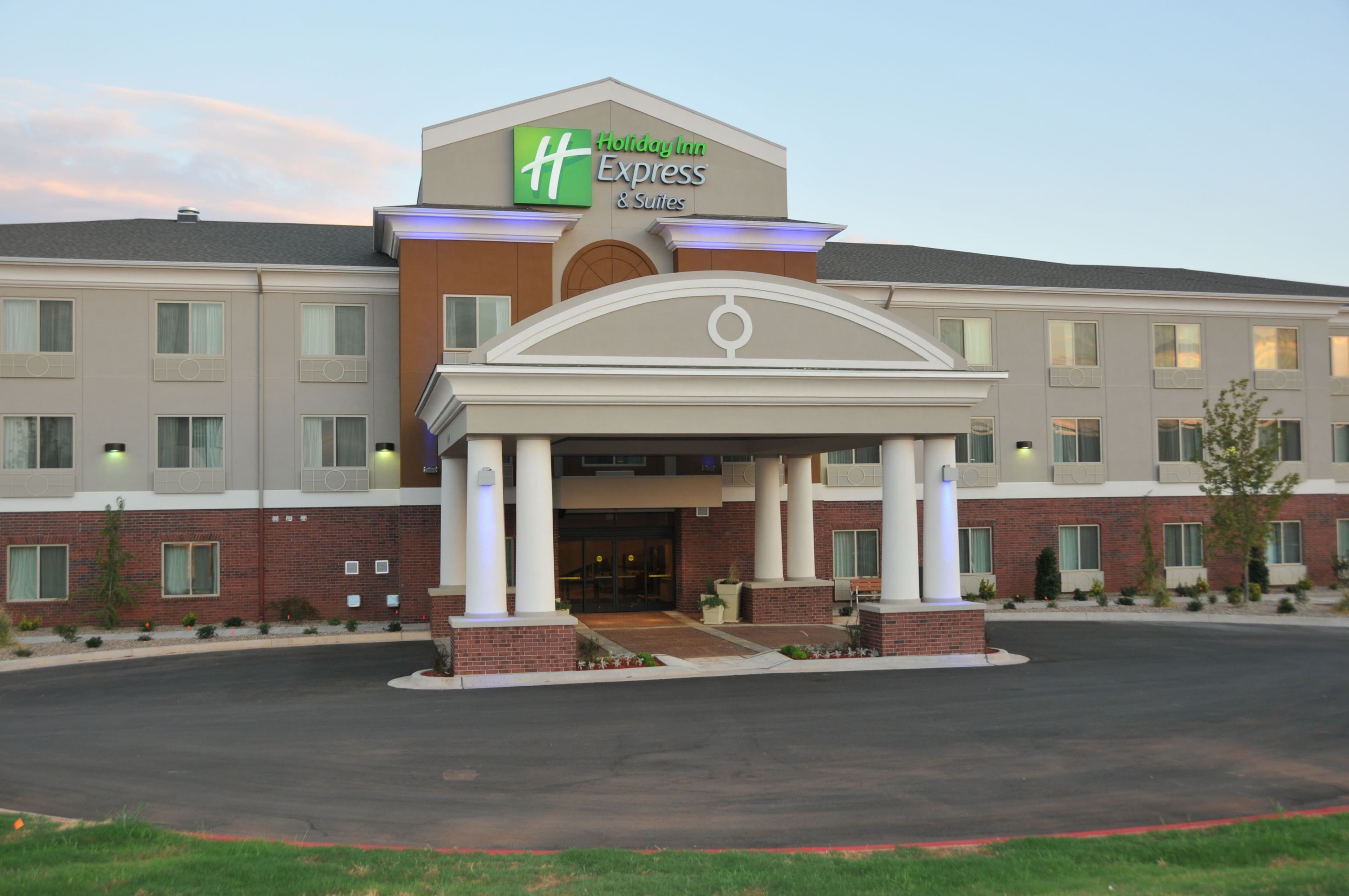 Holiday Inn Express & Suites Clinton - Image 1