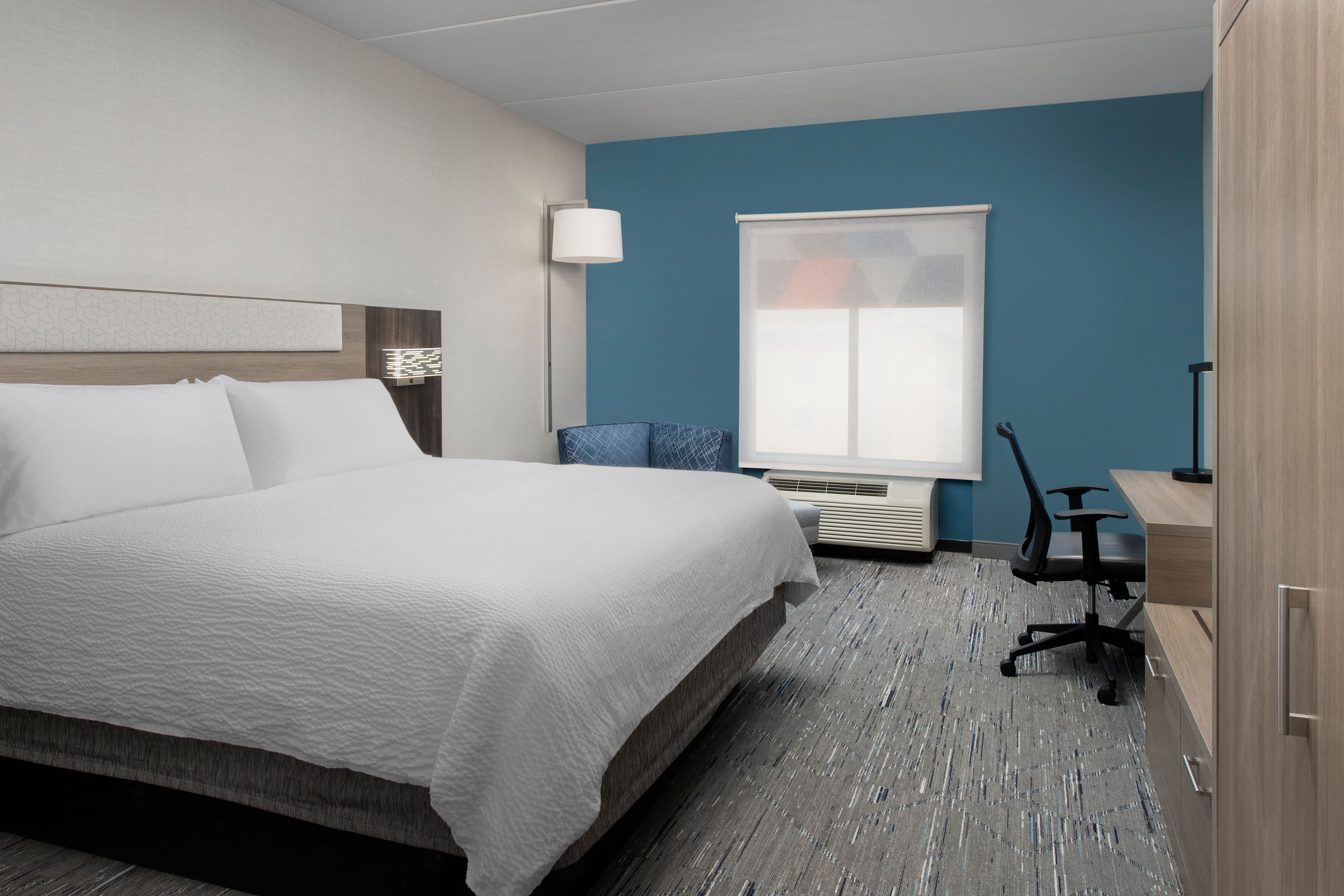 Holiday Inn Express & Suites Knoxville-Clinton — 7