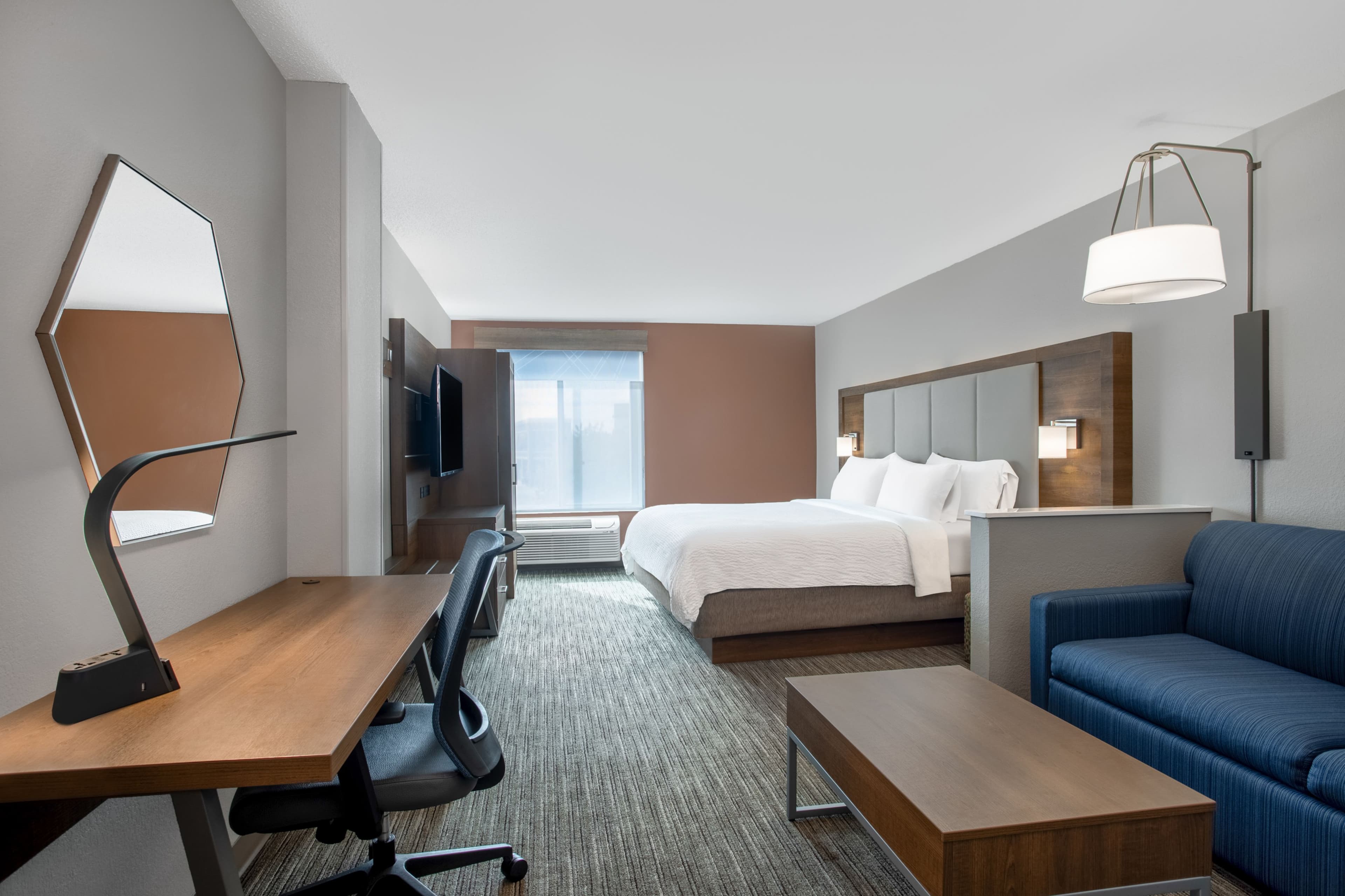 Holiday Inn Express & Suites Clinton — 7