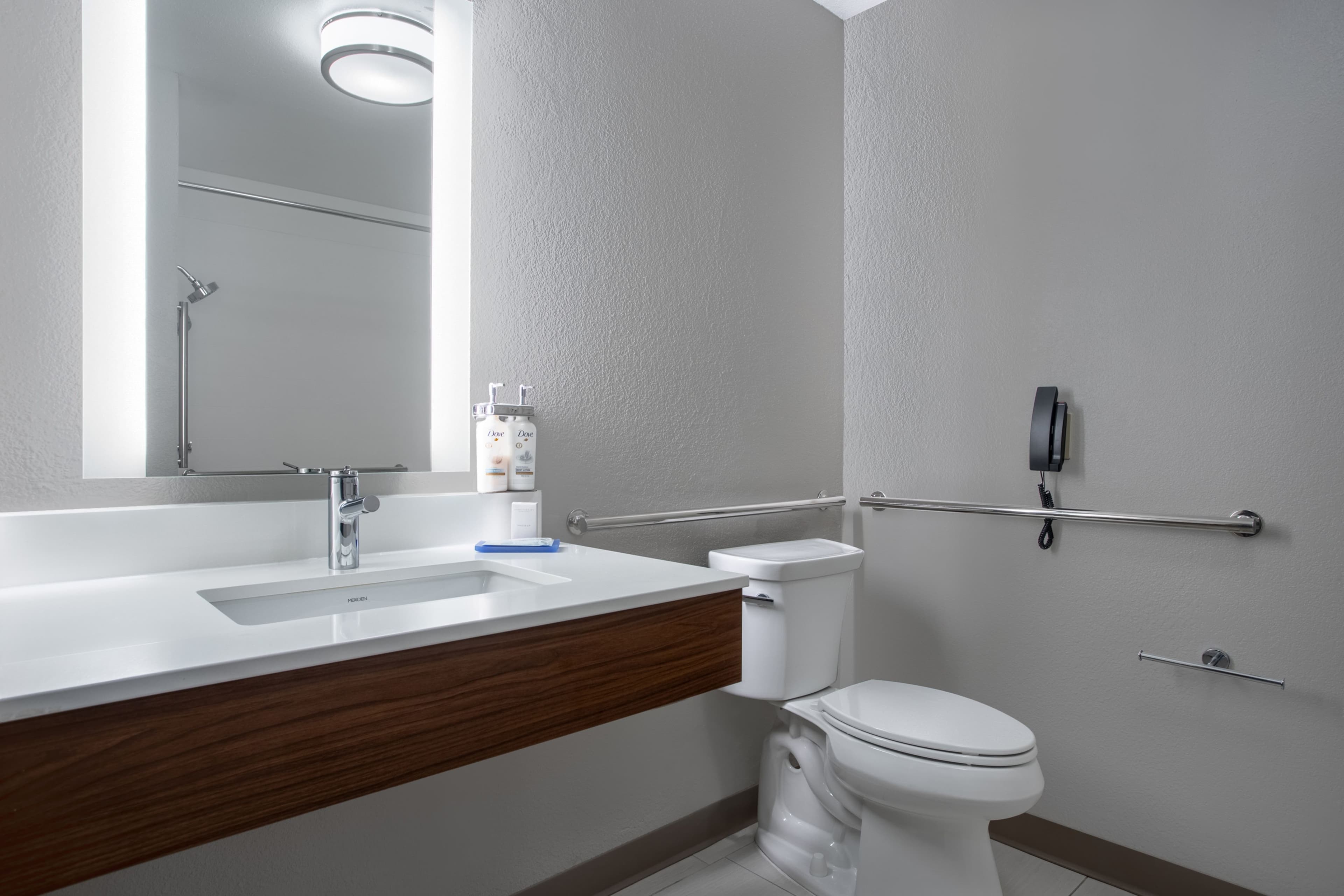 Holiday Inn Express & Suites Clinton — 13