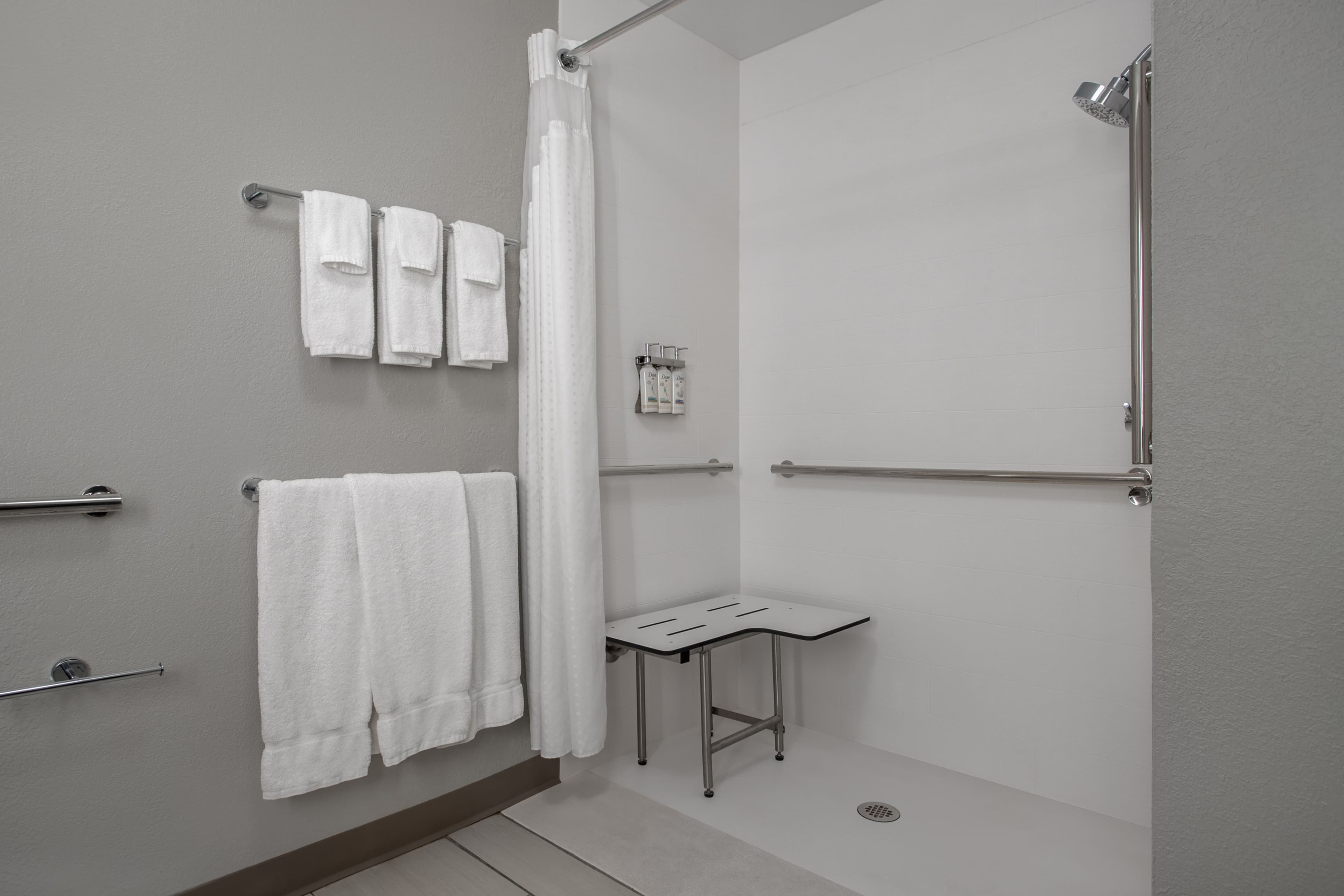 Holiday Inn Express & Suites Clinton — 12
