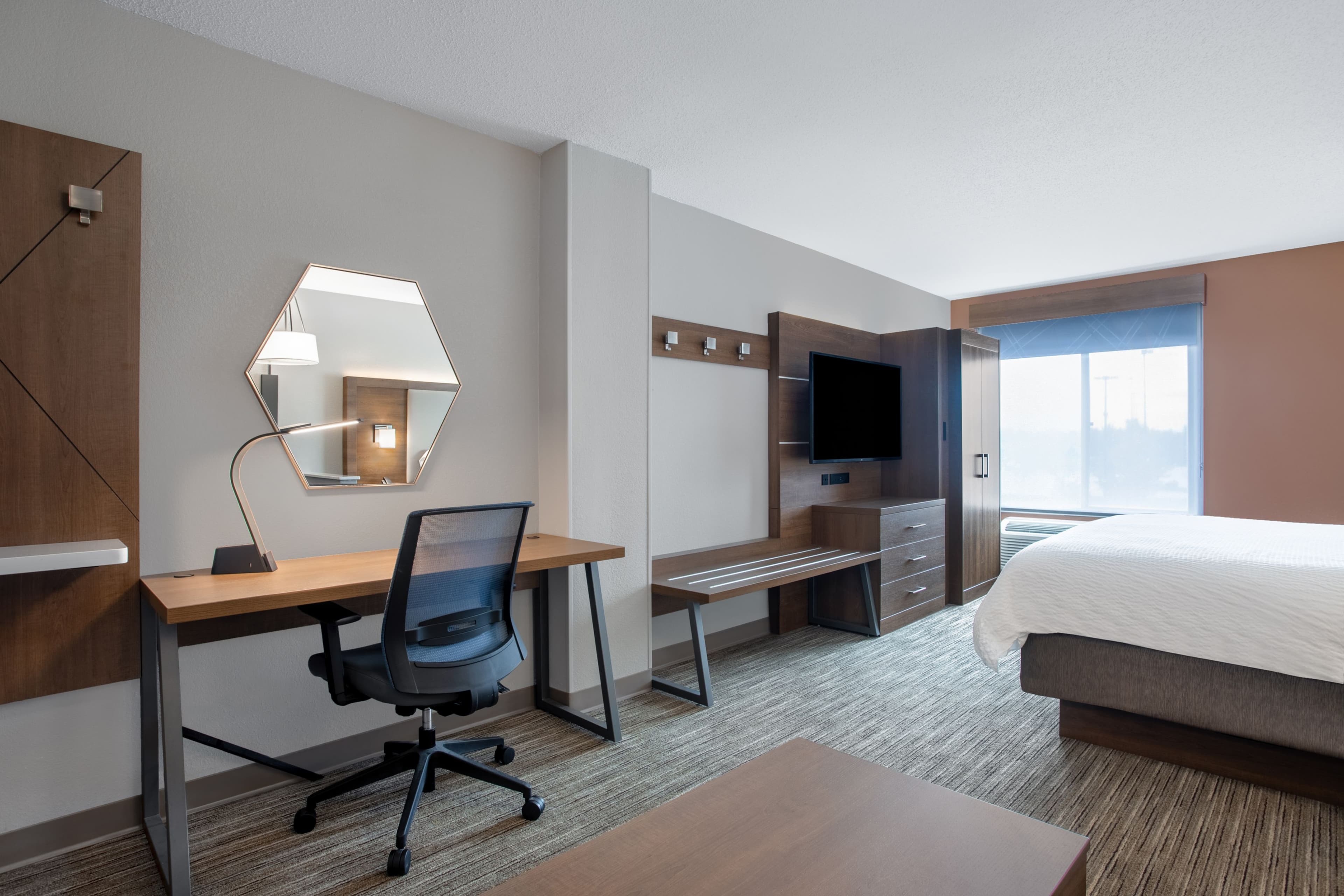 Holiday Inn Express & Suites Clinton — 6