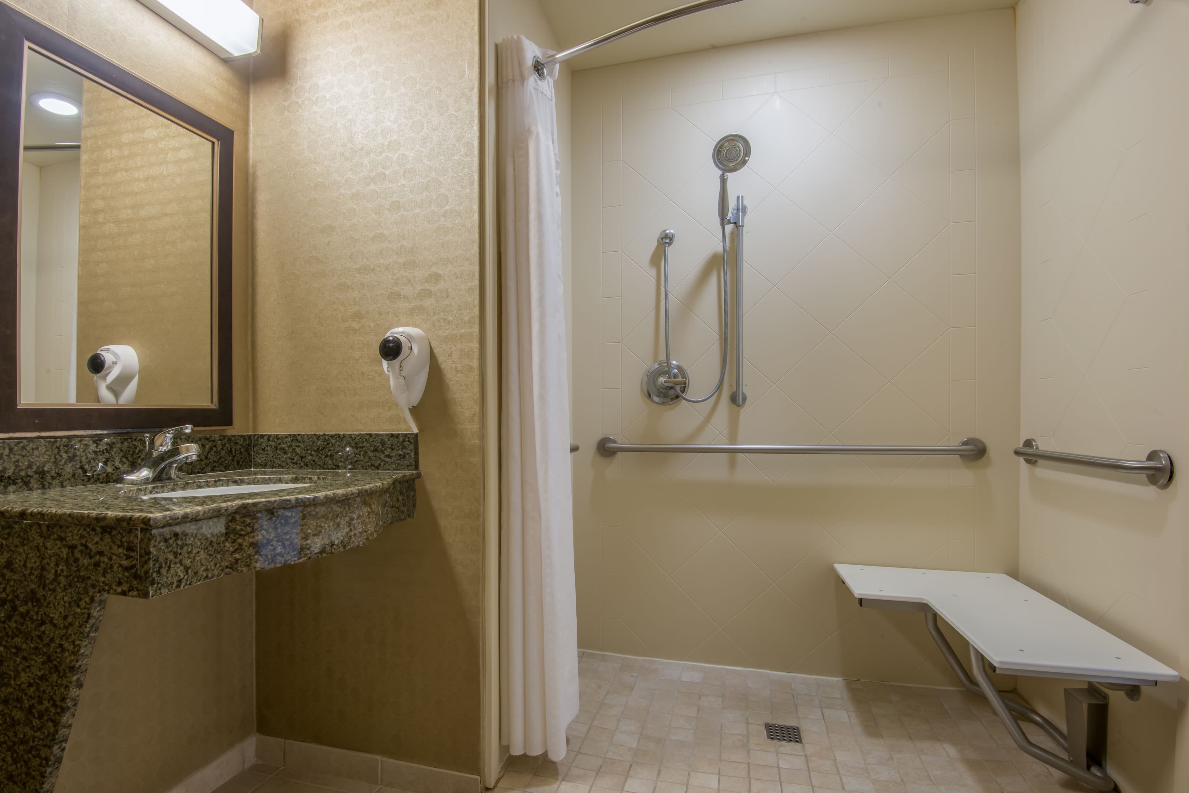 Holiday Inn Express & Suites Clovis — 9