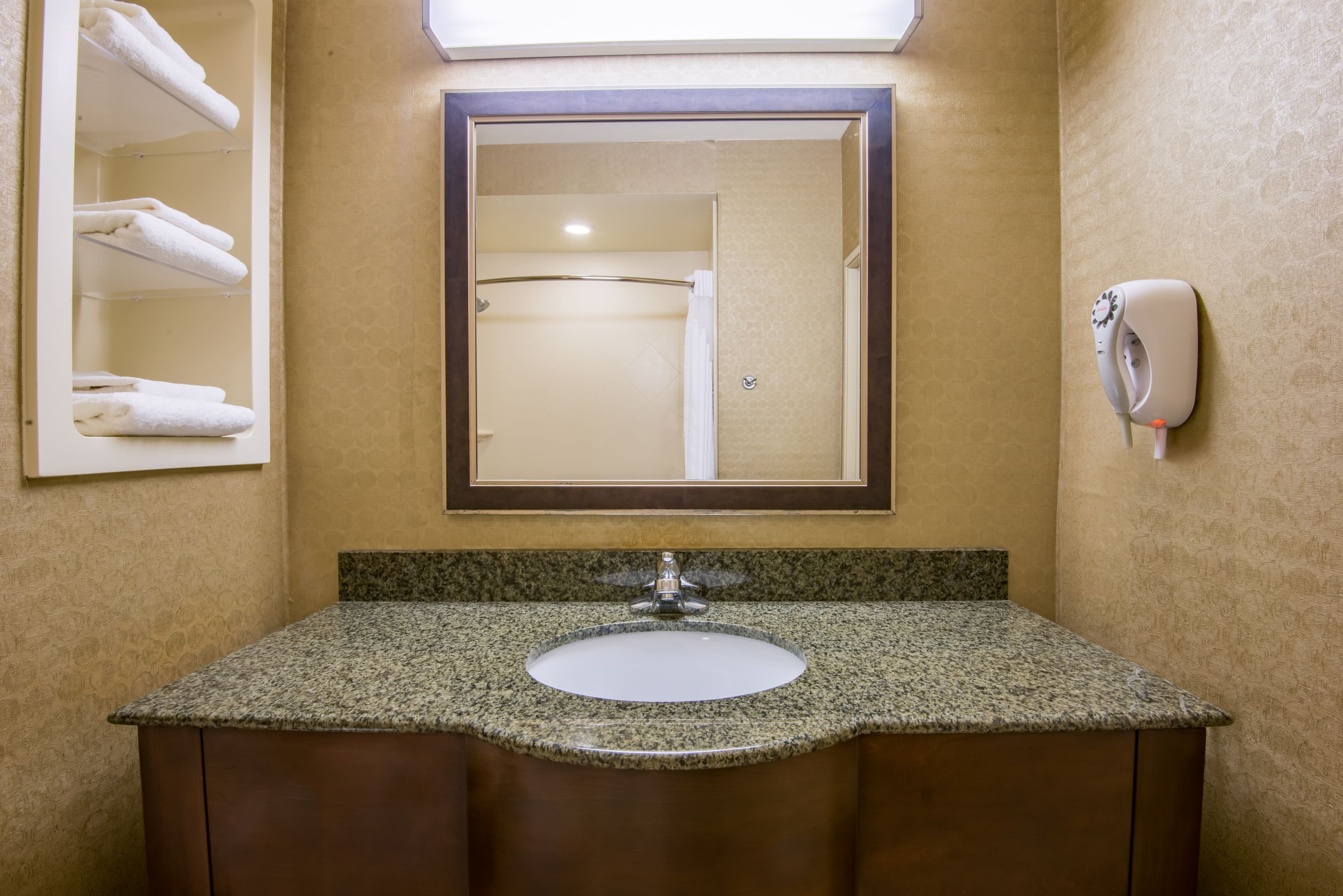 Holiday Inn Express & Suites Clovis - Image 4