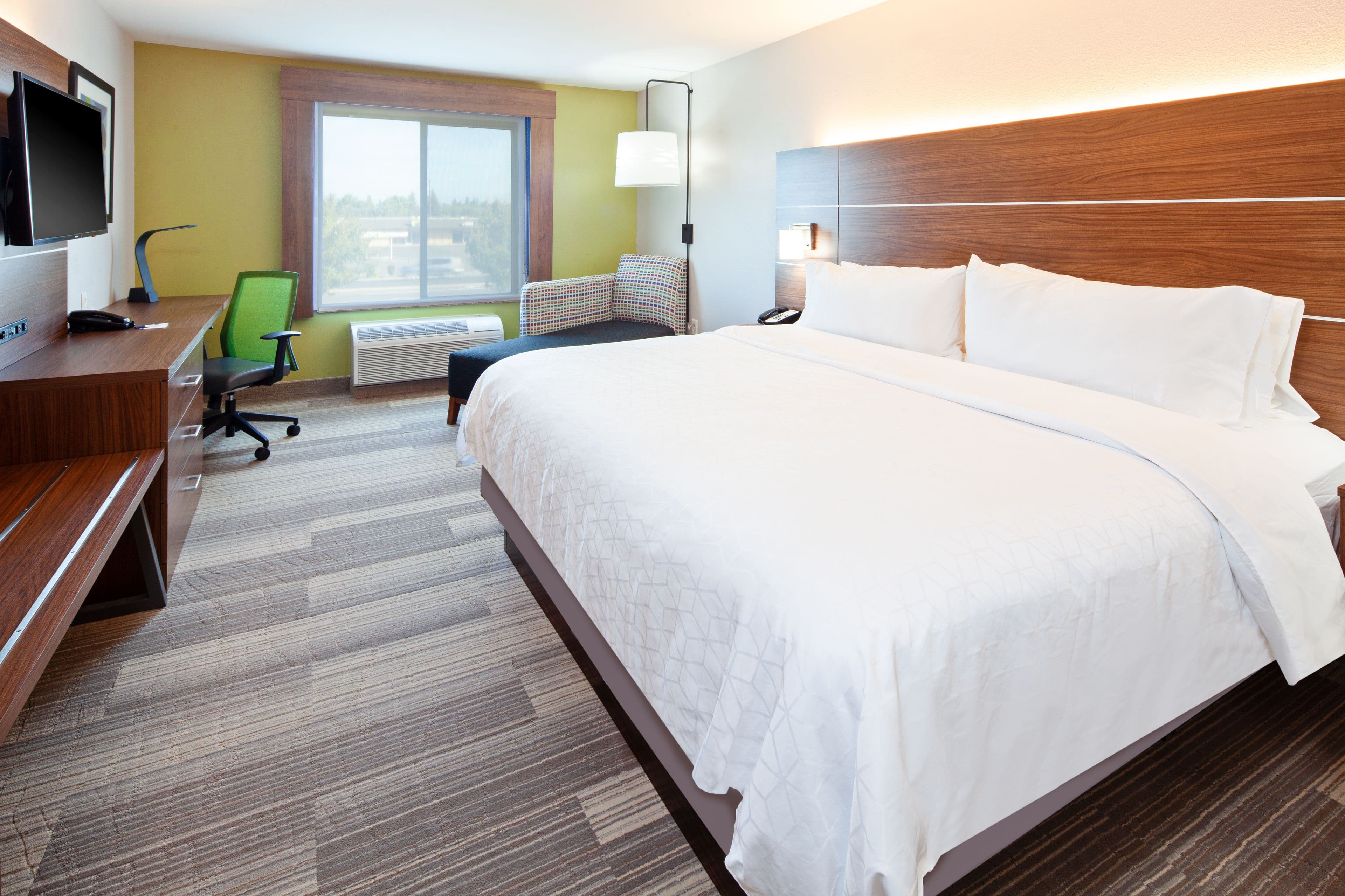 Holiday Inn Express & Suites Clovis-Fresno Area - Image 3