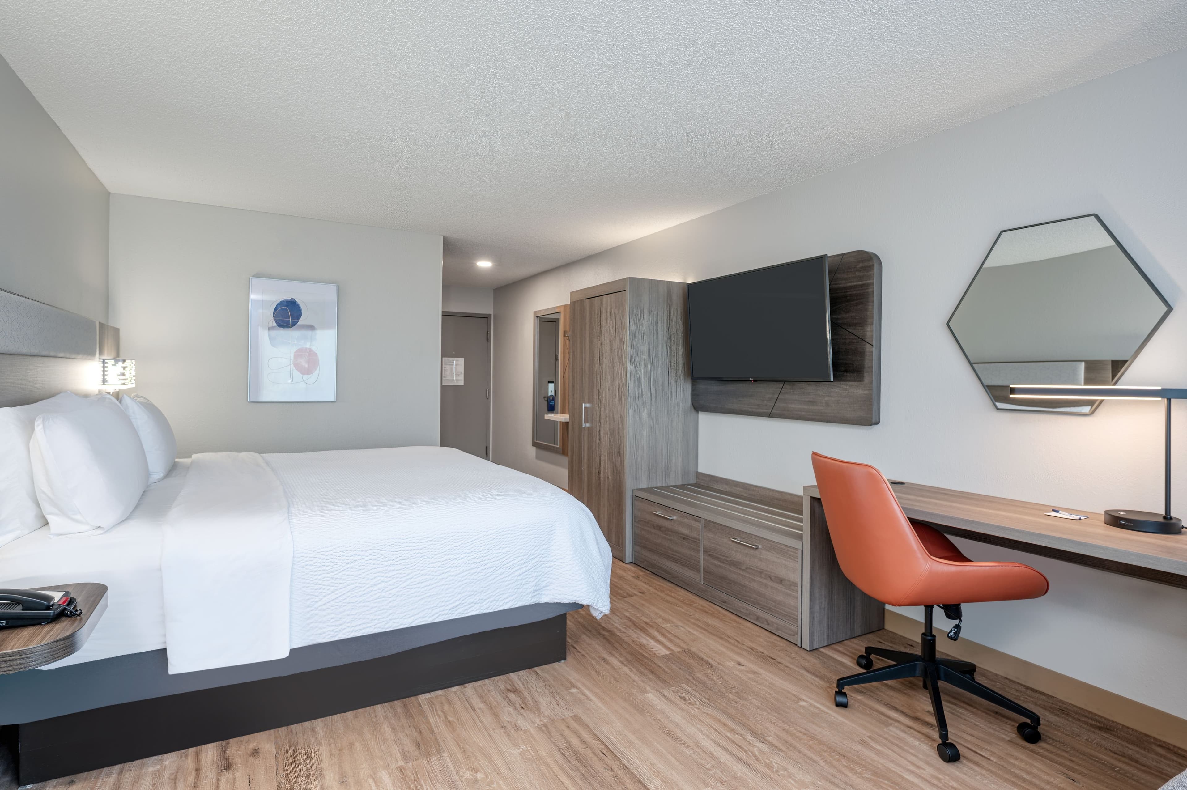 Holiday Inn Express & Suites Columbia-I-20 @ Clemson Rd — 10
