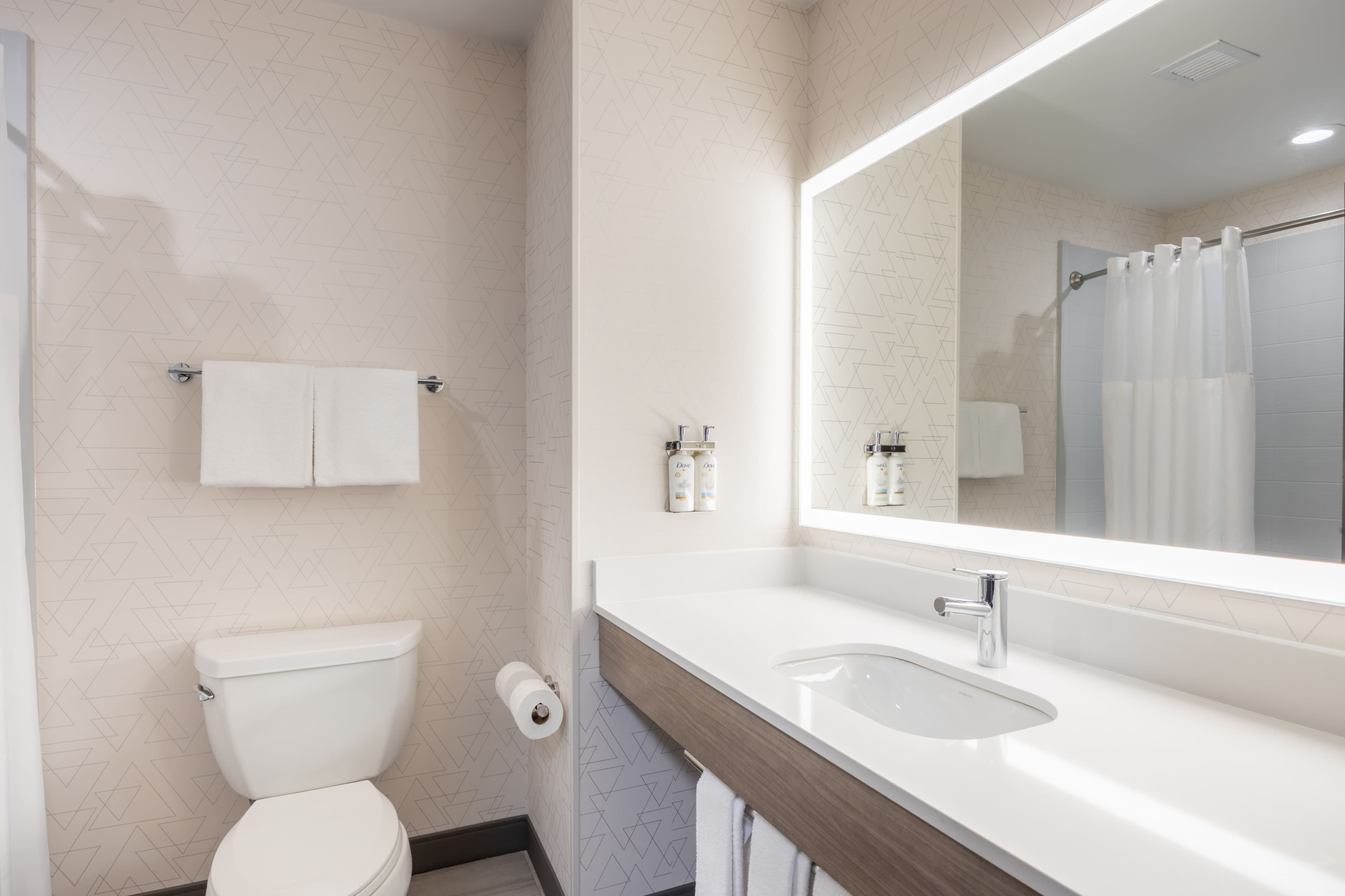 Holiday Inn Express & Suites Columbus - Polaris Parkway — 16