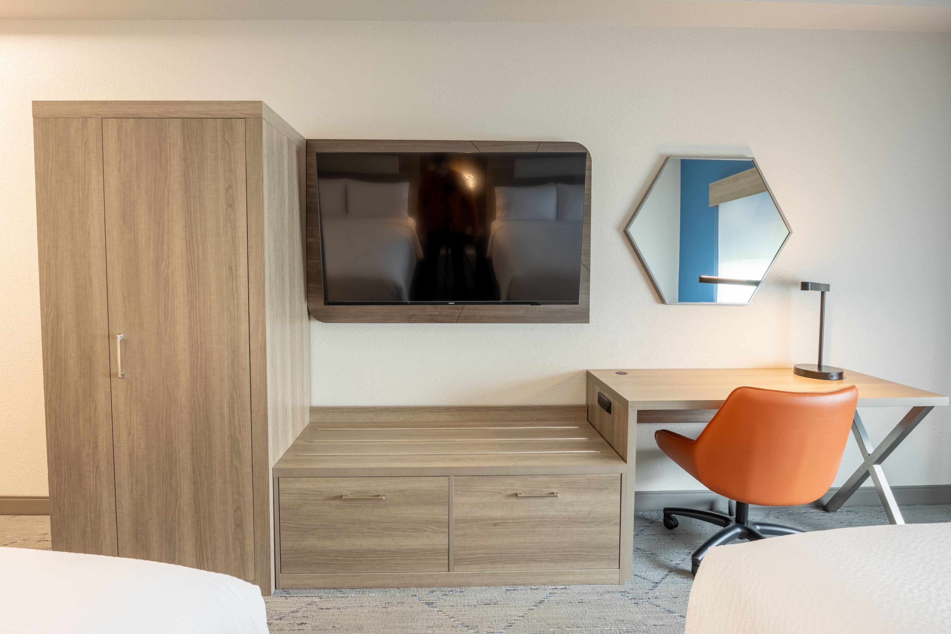 Holiday Inn Express & Suites Columbus - Polaris Parkway — 45