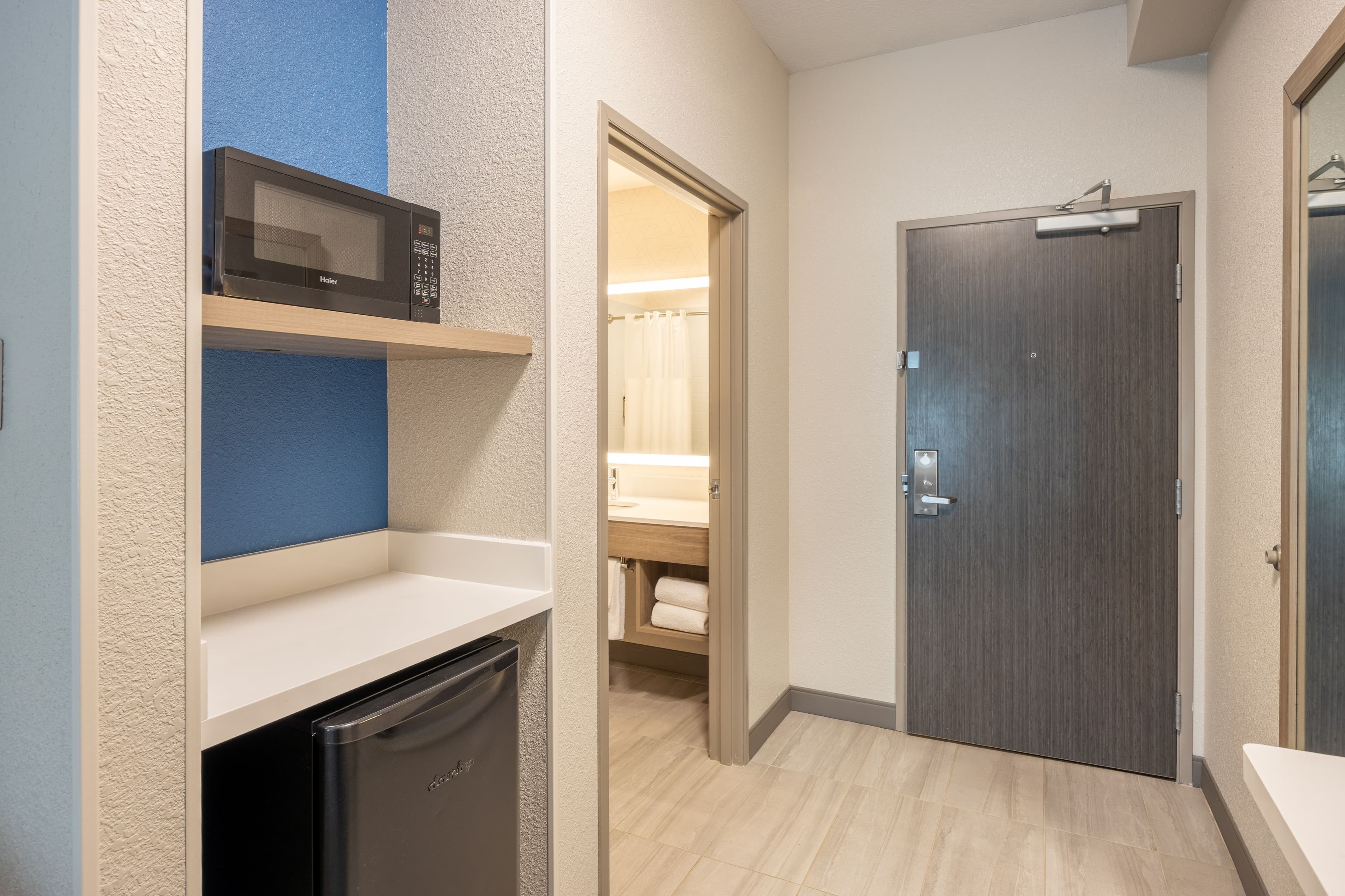 Holiday Inn Express & Suites Columbus - Polaris Parkway — 5