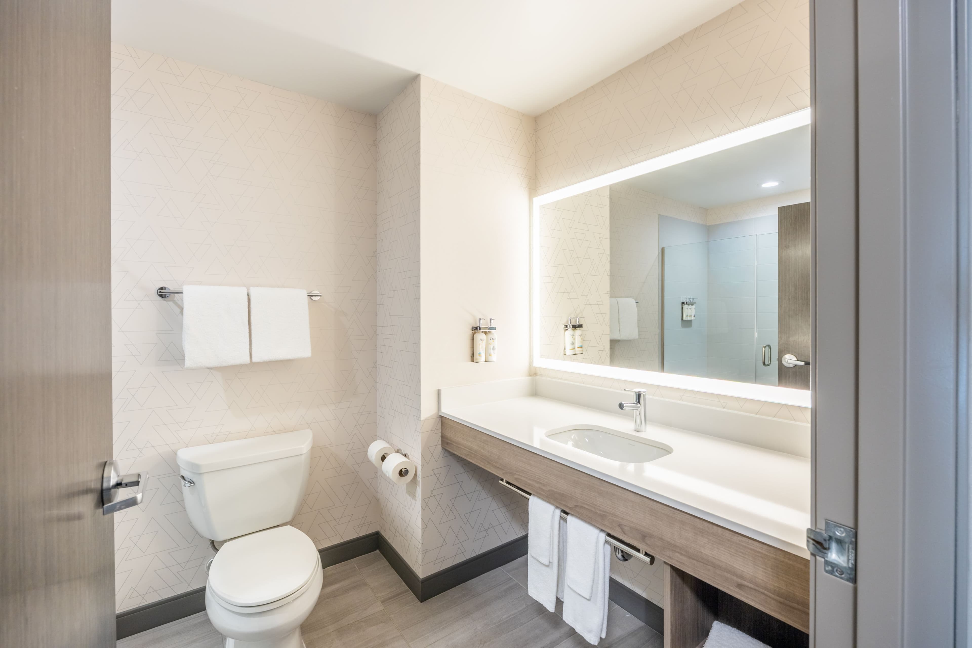 Holiday Inn Express & Suites Columbus - Polaris Parkway — 26