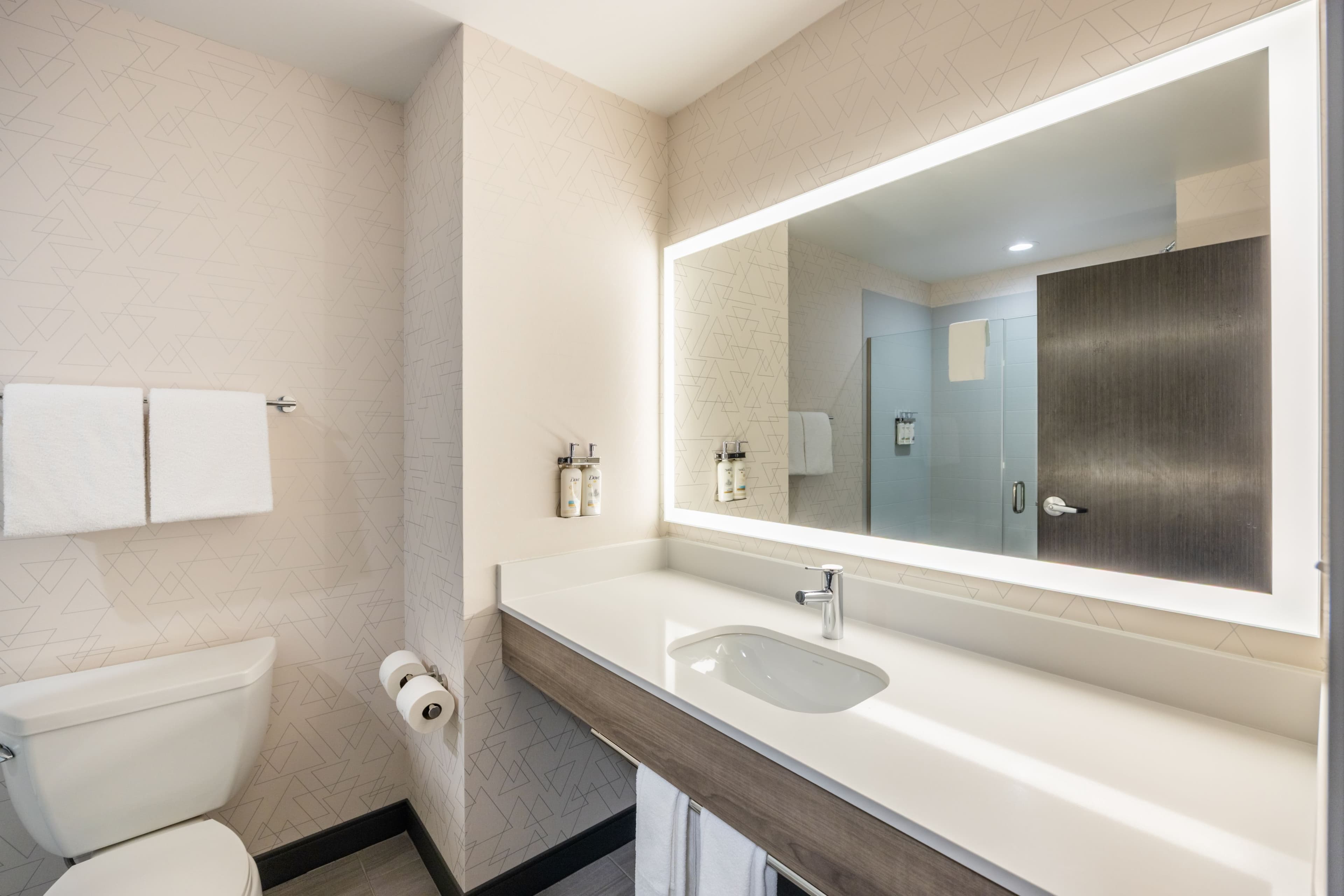 Holiday Inn Express & Suites Columbus - Polaris Parkway — 7