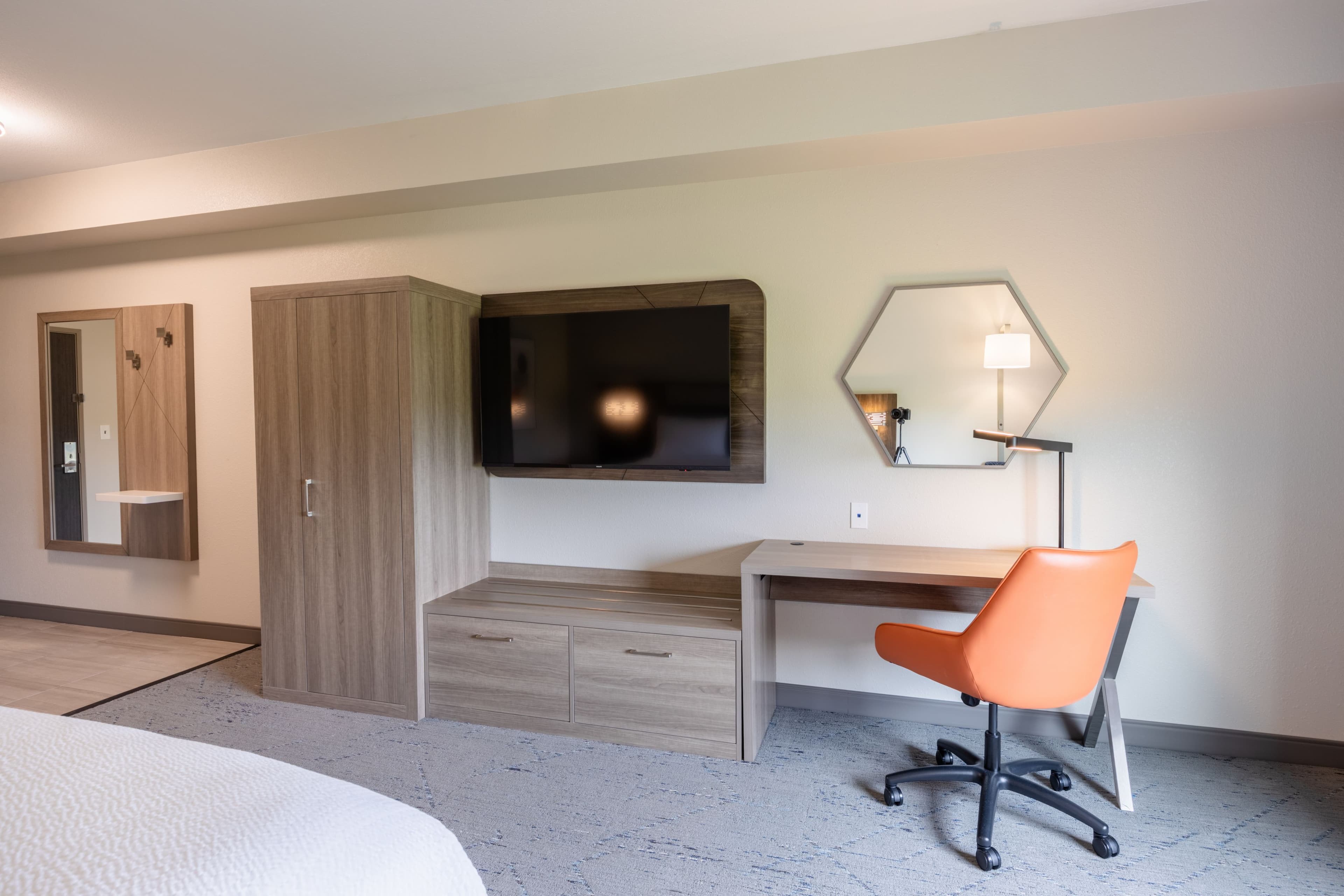 Holiday Inn Express & Suites Columbus - Polaris Parkway — 19