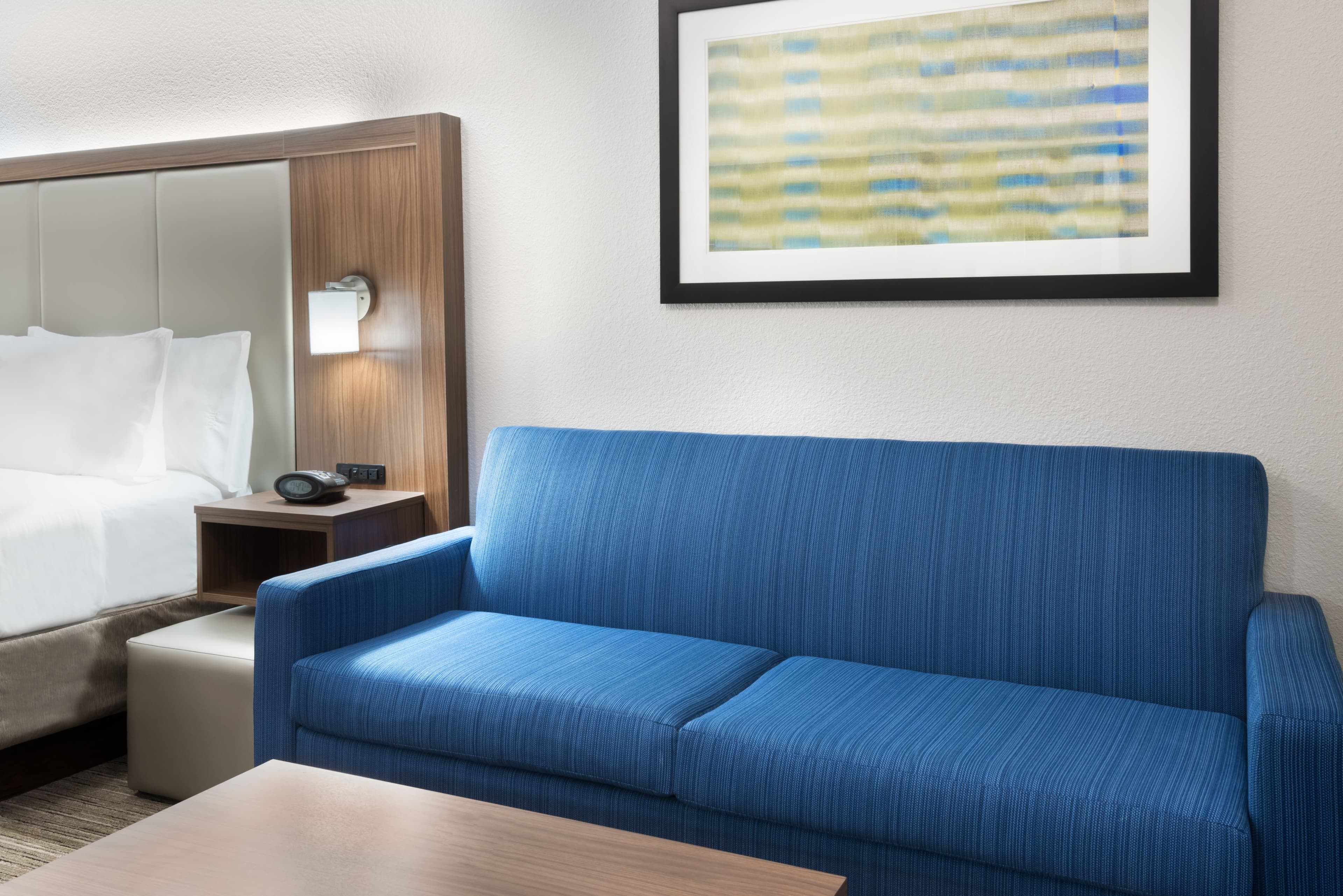 Holiday Inn Express & Suites Columbus Airport East — 8