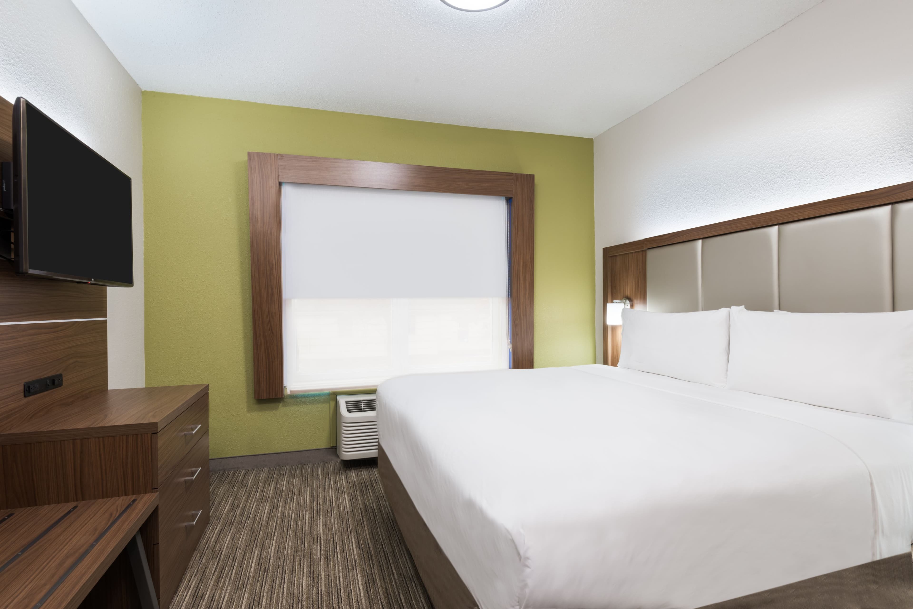 Holiday Inn Express & Suites Columbus Airport East — 10