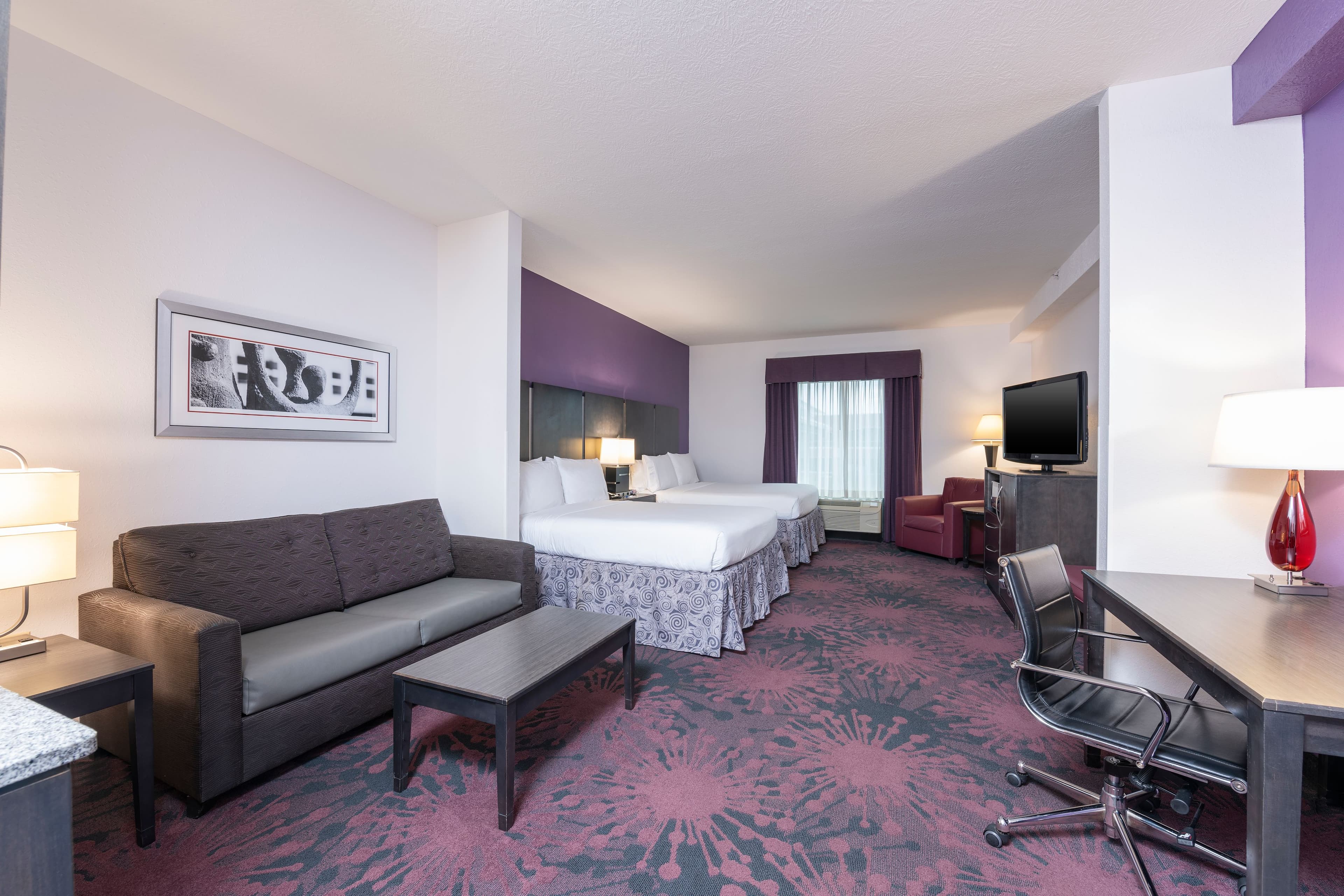 Holiday Inn Express & Suites Columbus - Polaris Parkway — 44