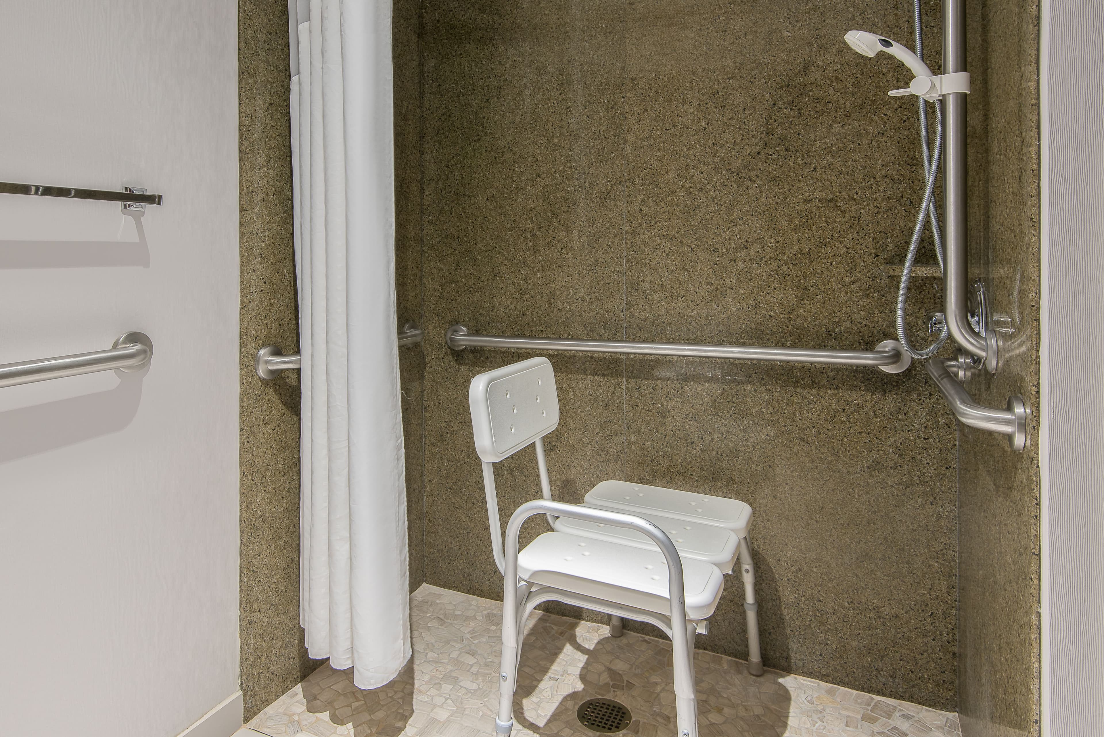 Holiday Inn Express & Suites Cooperstown — 6