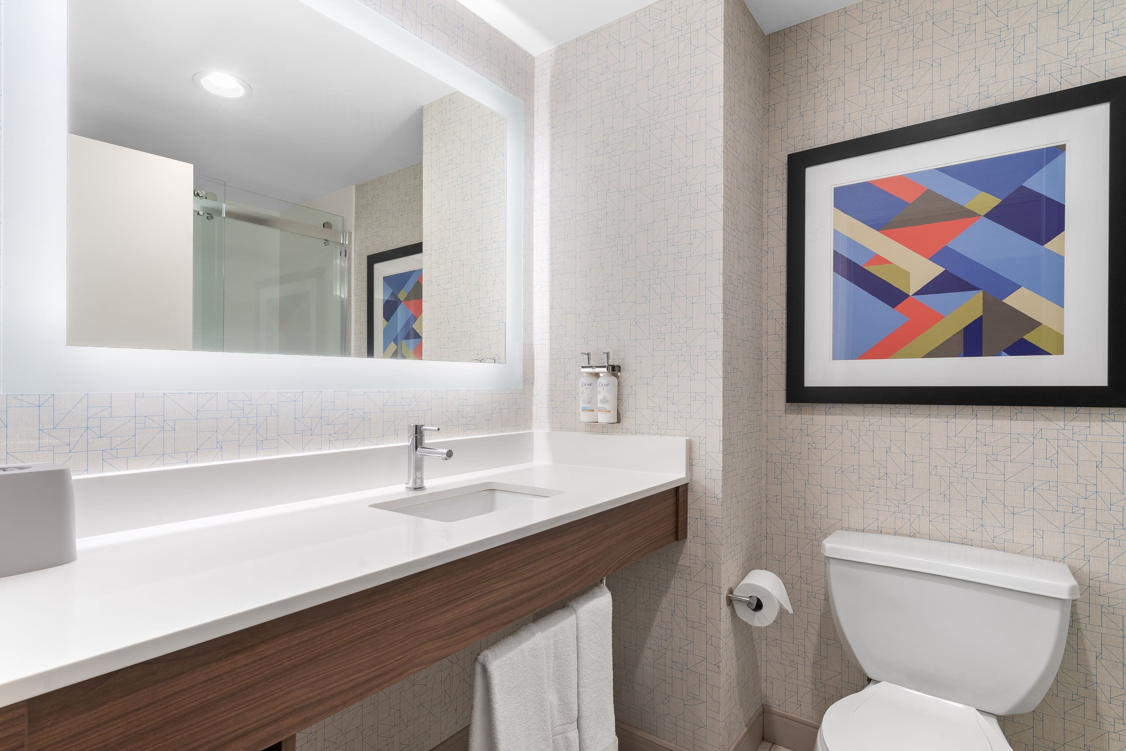 Holiday Inn Express & Suites Coralville — 6