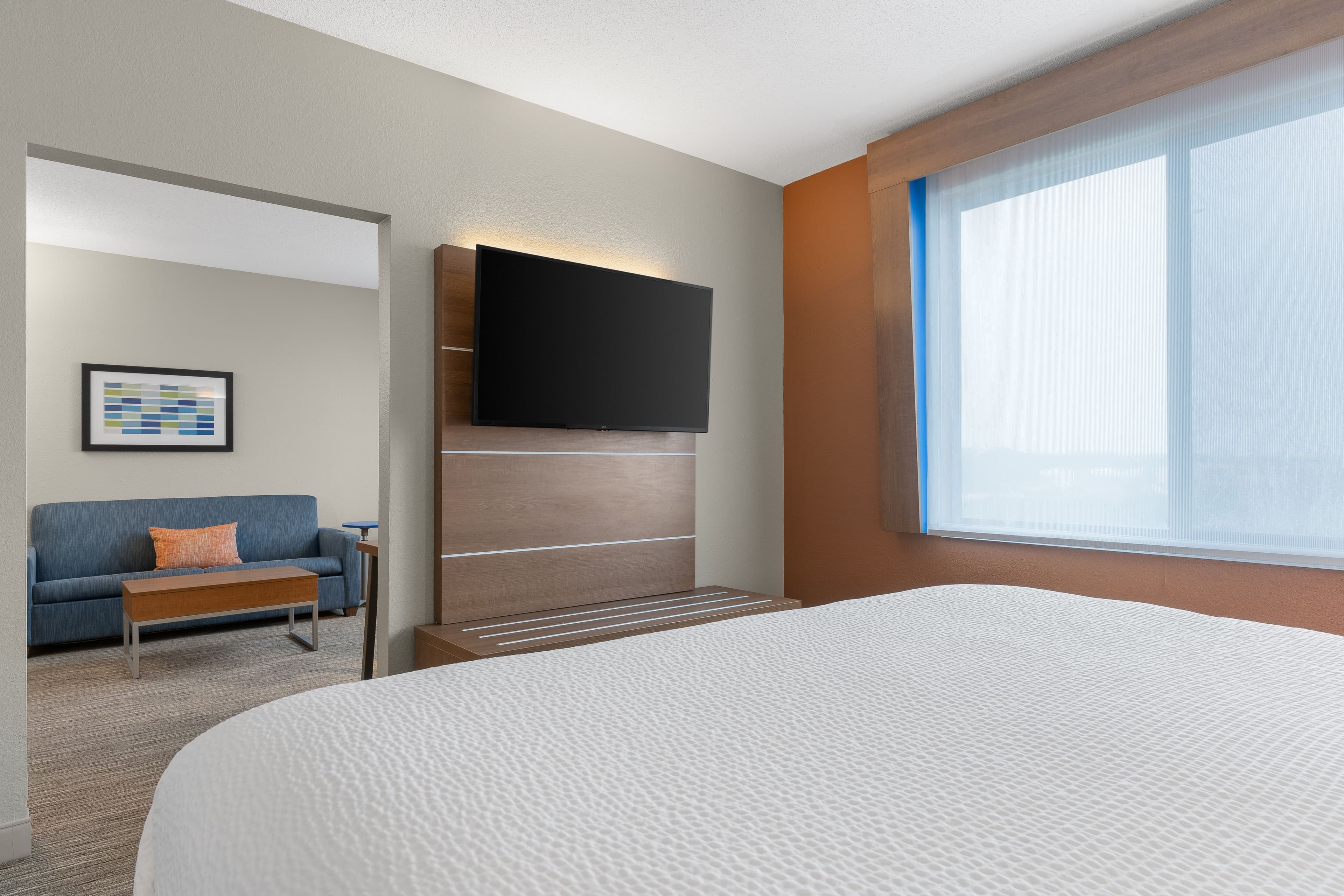 Holiday Inn Express & Suites Coralville — 66