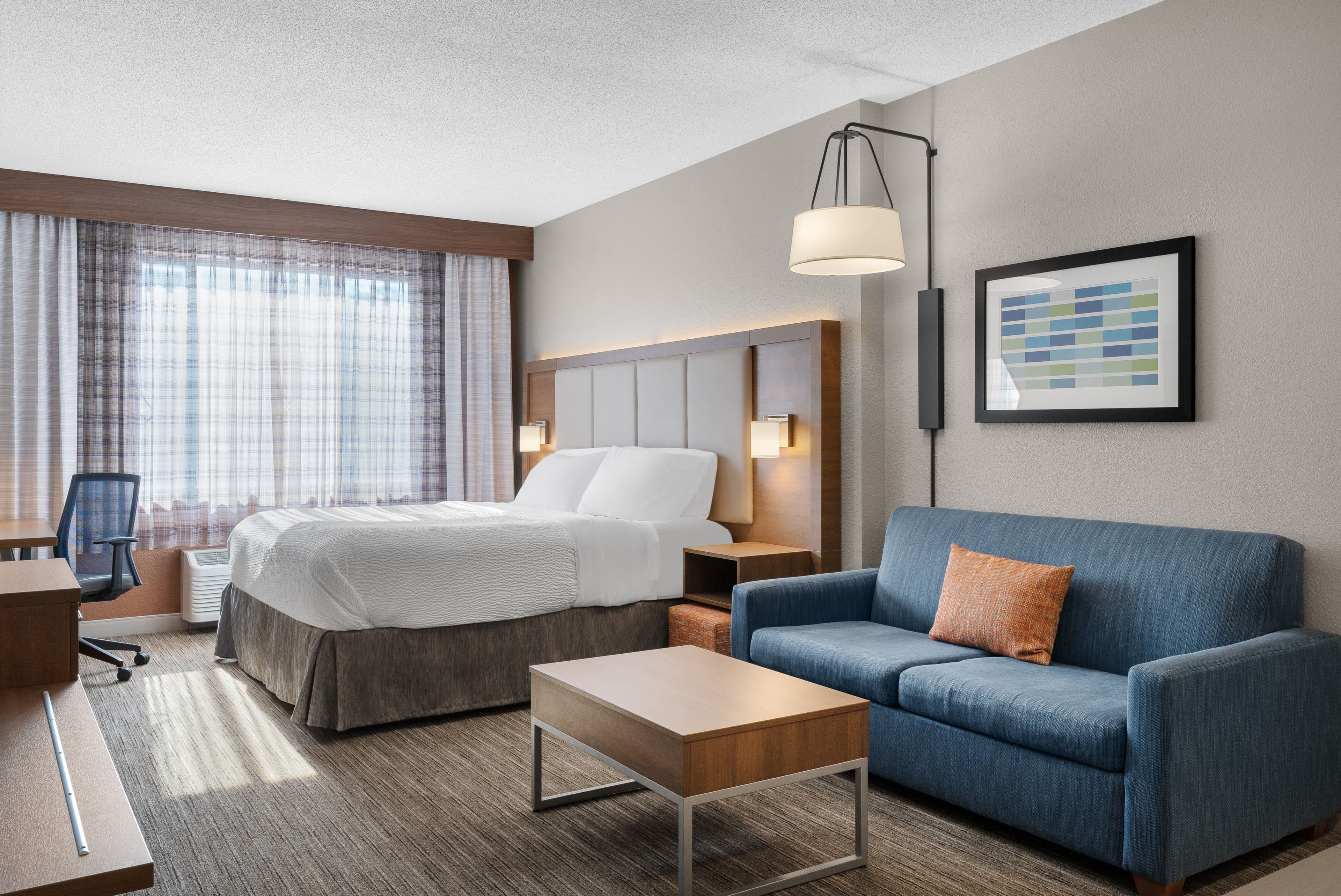 Holiday Inn Express & Suites Coralville — 12