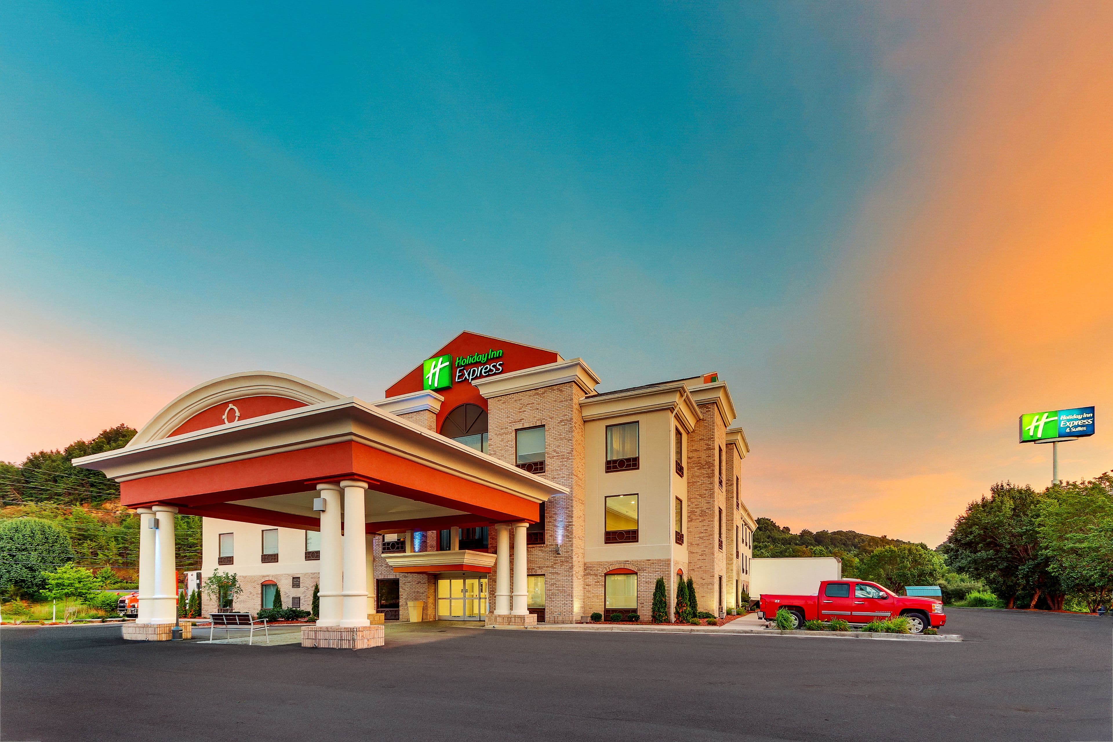 Holiday Inn Express & Suites Corbin - Image 1