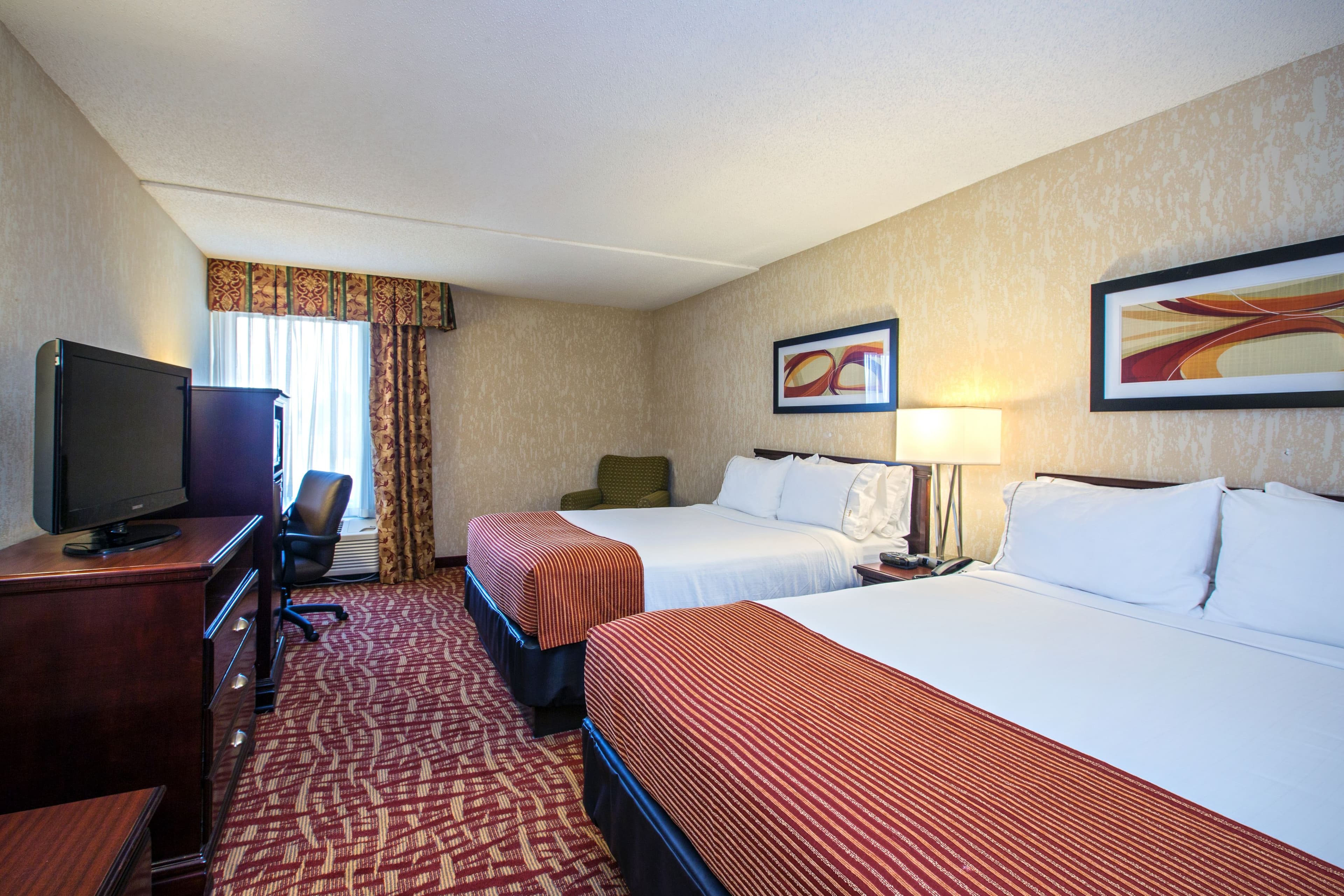 Holiday Inn Express & Suites Corinth — 8
